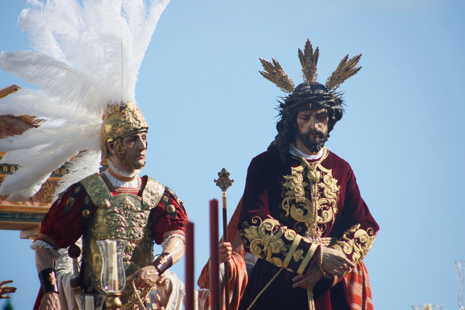 Imágenes de la salida del Amor en la Semana Santa de Chiclana 2025