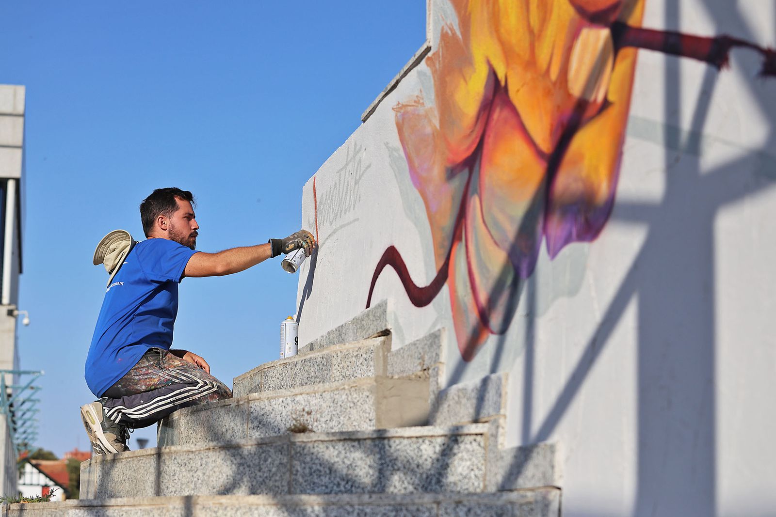 Imágenes de la muestra de arte urbano en la Plaza del Titan de Huelva