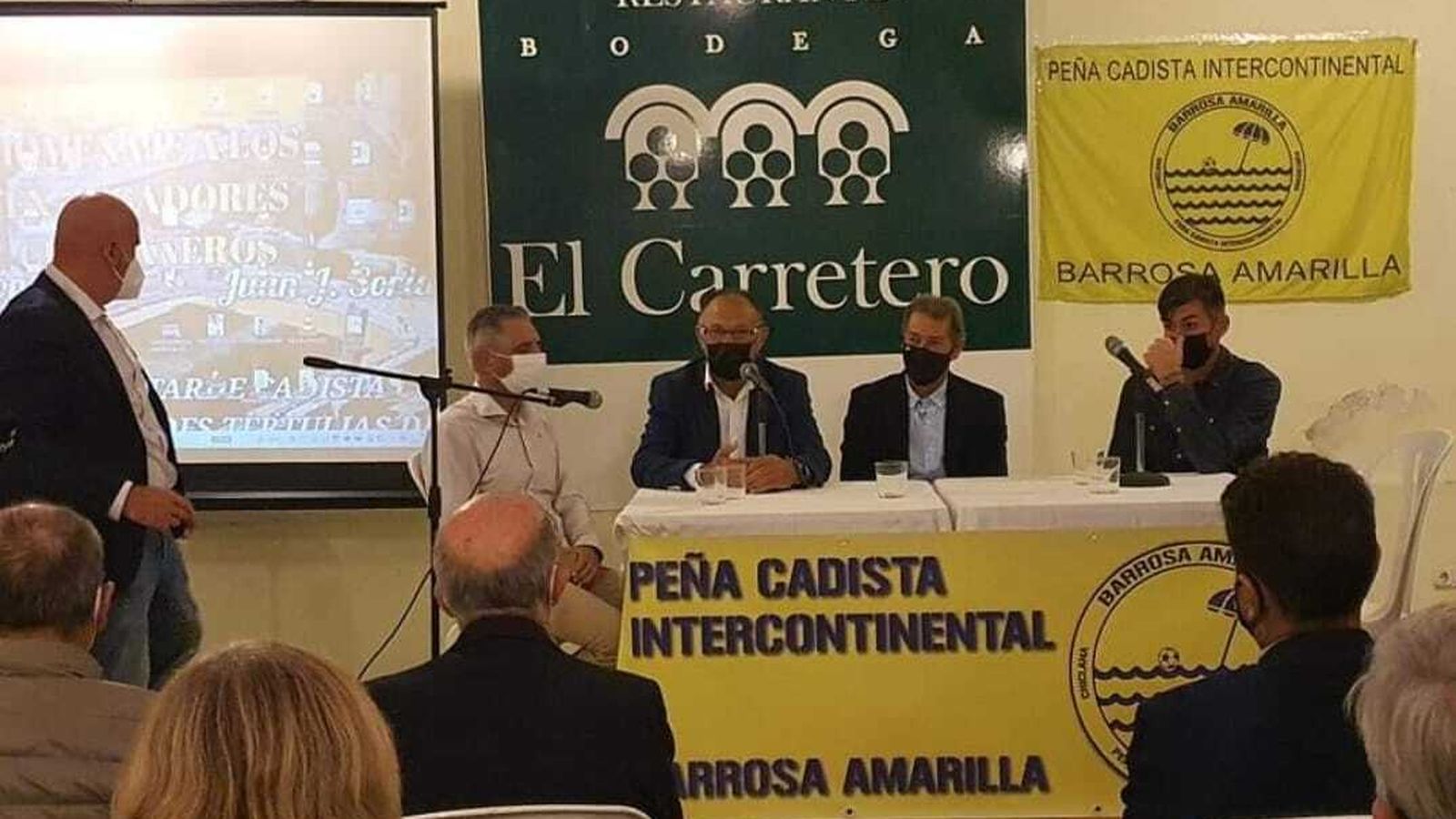 Paco Baena, Pepe Mejías y Moisés Arteaga, durante la tertulia que se celebró en el tramo final del encuentro.