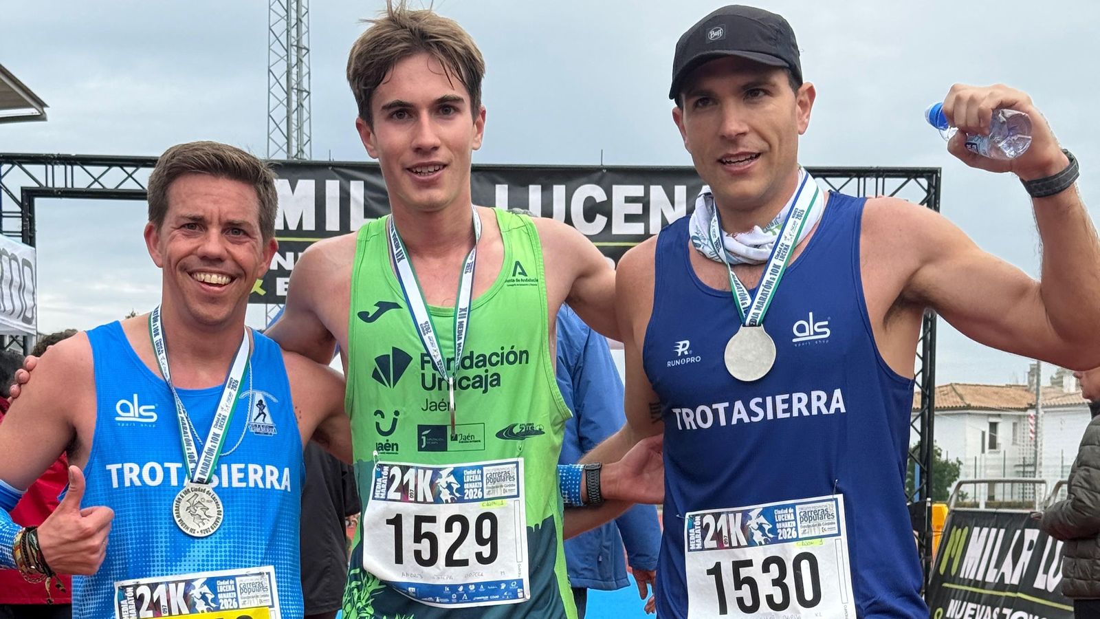 Andrés Estepa posa junto a Diego Tirado y Jesús Alguacil.