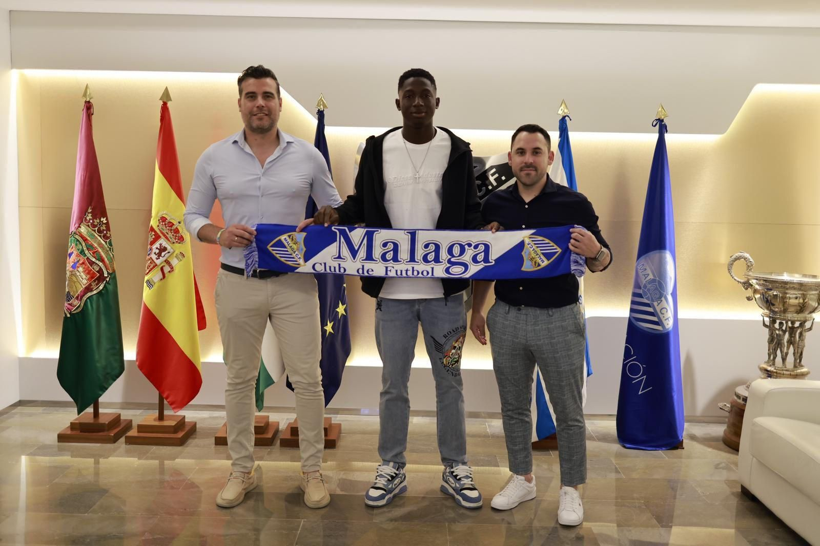 Otu posa en su regreso al Málaga CF