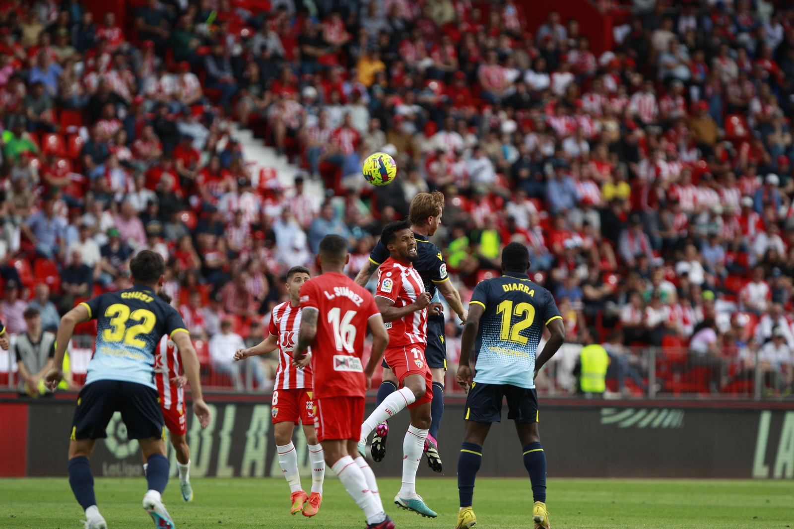 Imágenes del partido de la Liga Santander U.D. Almería-Cádiz C.F.