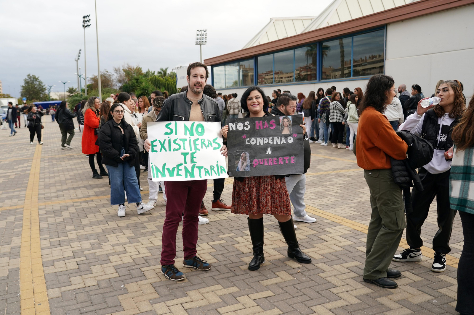 La alfombra roja del concierto de Lola Índigo que abre la Copa del Rey de Málaga