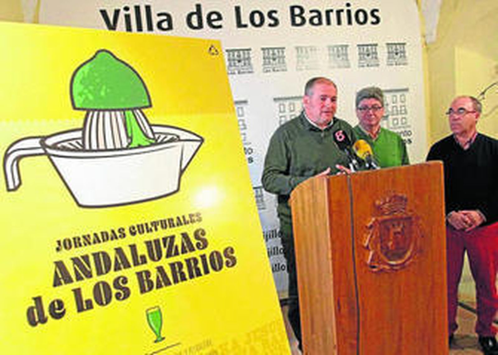 El alcalde, Jorge Romero, acompañado por Manuel Molina y José Antonio Gómez.