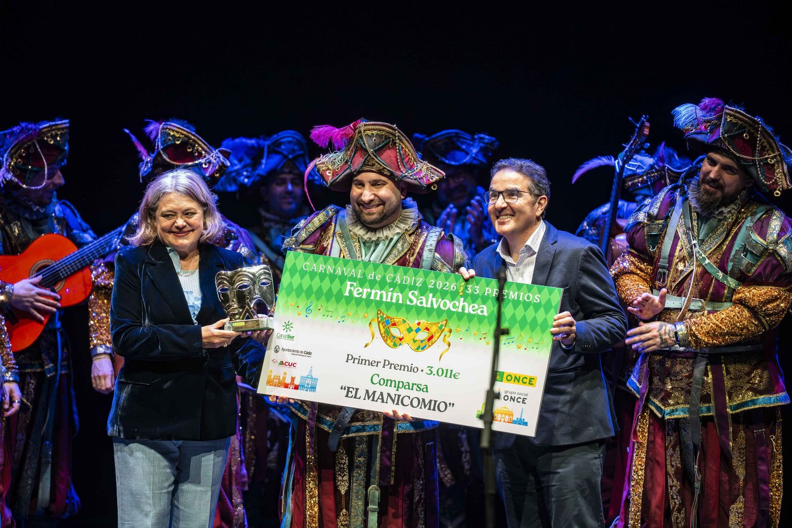 Entrega del primer premio Fermín Salvochea a la comparsa 'El manicomio'.