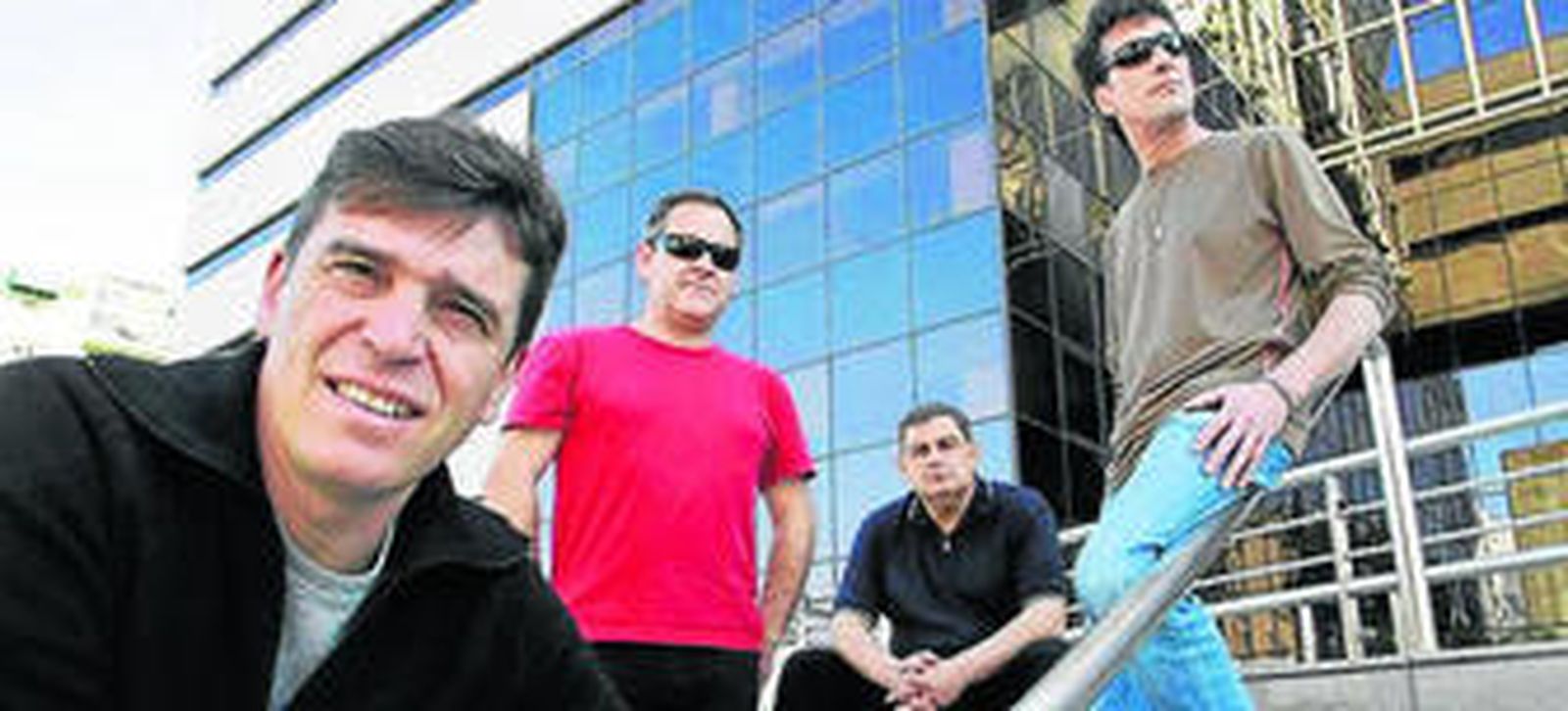 Los integrantes de Danza Invisible, que actúa mañana en Sevilla.