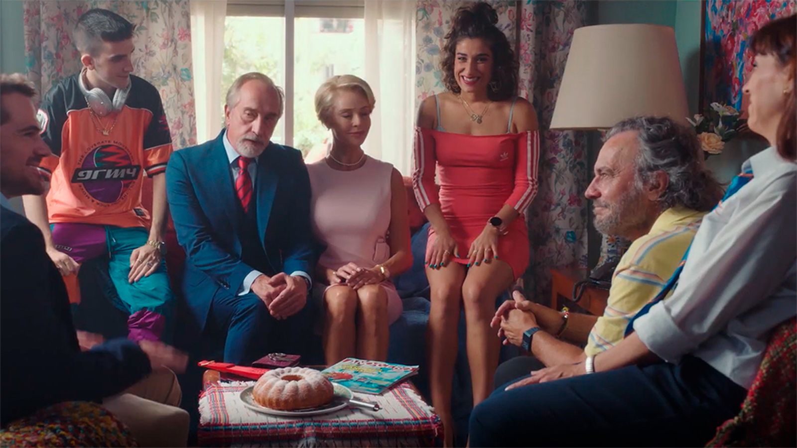 José (segundo por la dcha.) en una secuencia de 'La familia perfecta'.