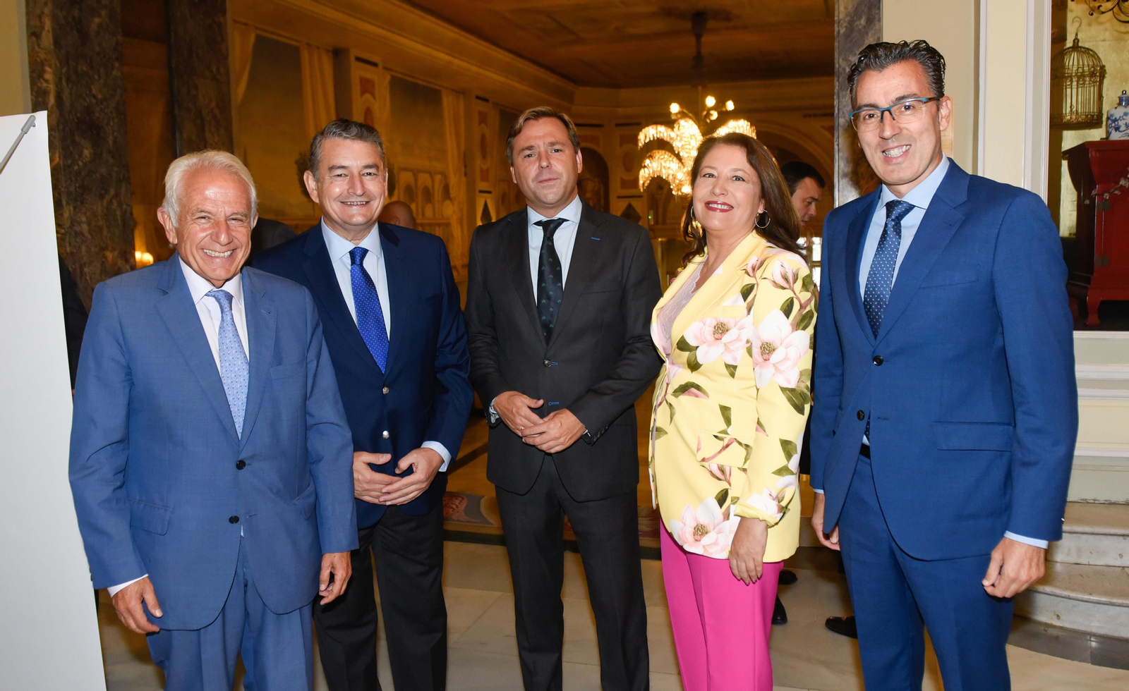 Los invitados al Foro Joly con Juanma Moreno en Madrid, en imágenes