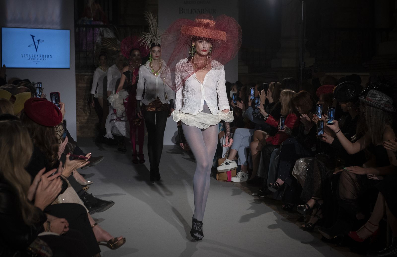 El desfile de Vivascarrión en la pasarela de novia e invitada SIQ 2022, todas las fotos