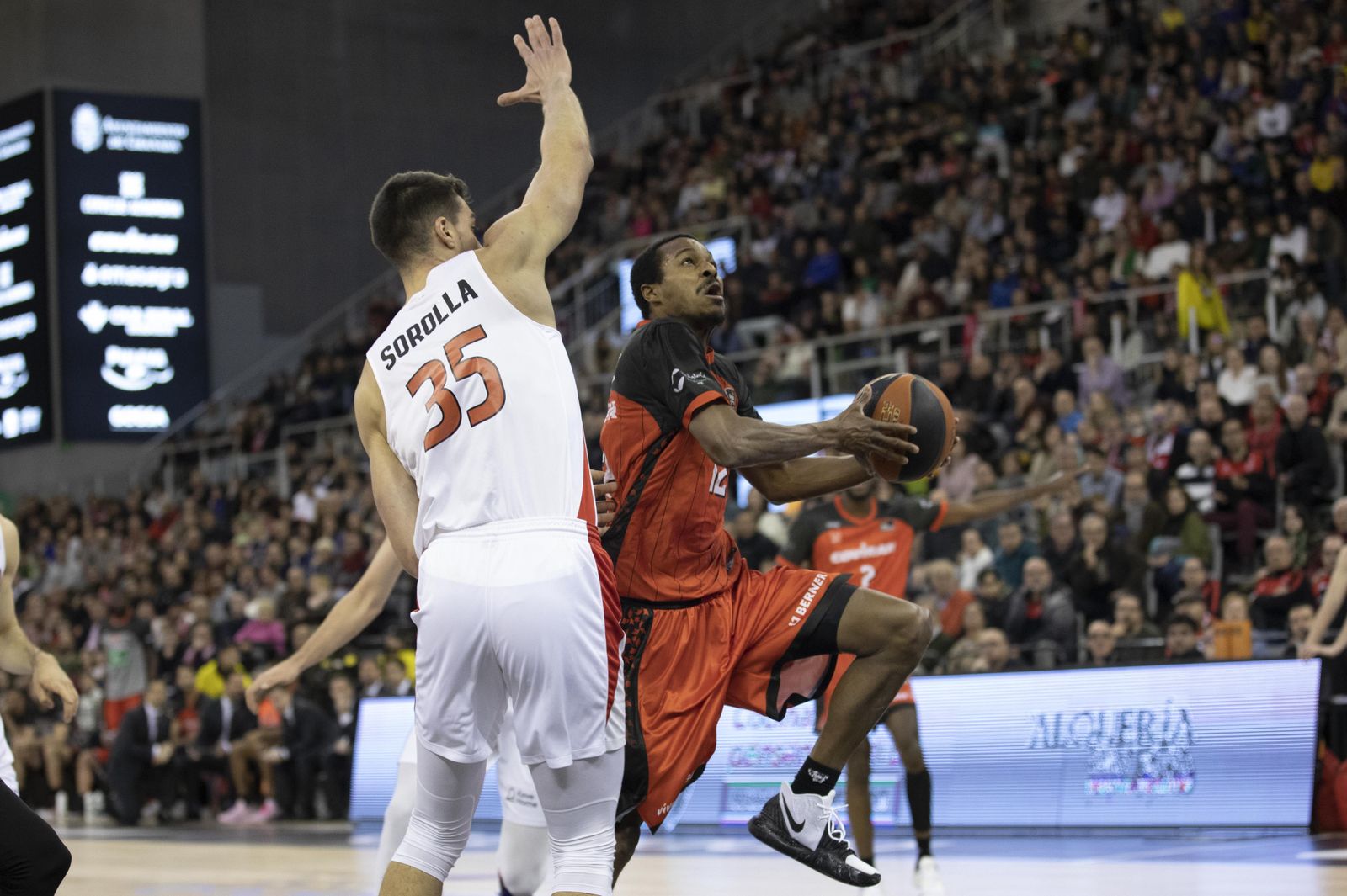 Renfroe, ante Sorolla.