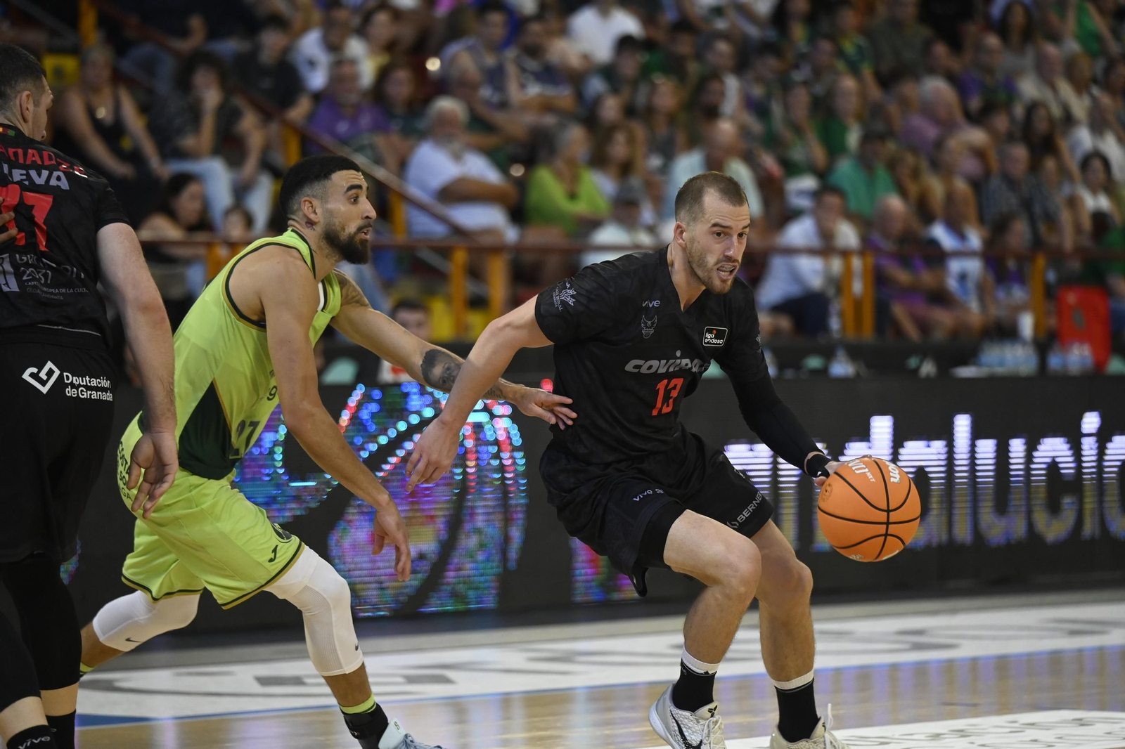 Las mejores fotos del ambiente en Vista Alegre para el Unicaja - Covirán Granada de la Copa de Andalucía de baloncesto