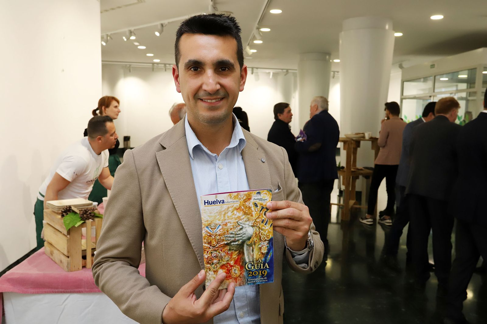 Imágenes de la presentación de la Guía de Semana Santa de Huelva Información