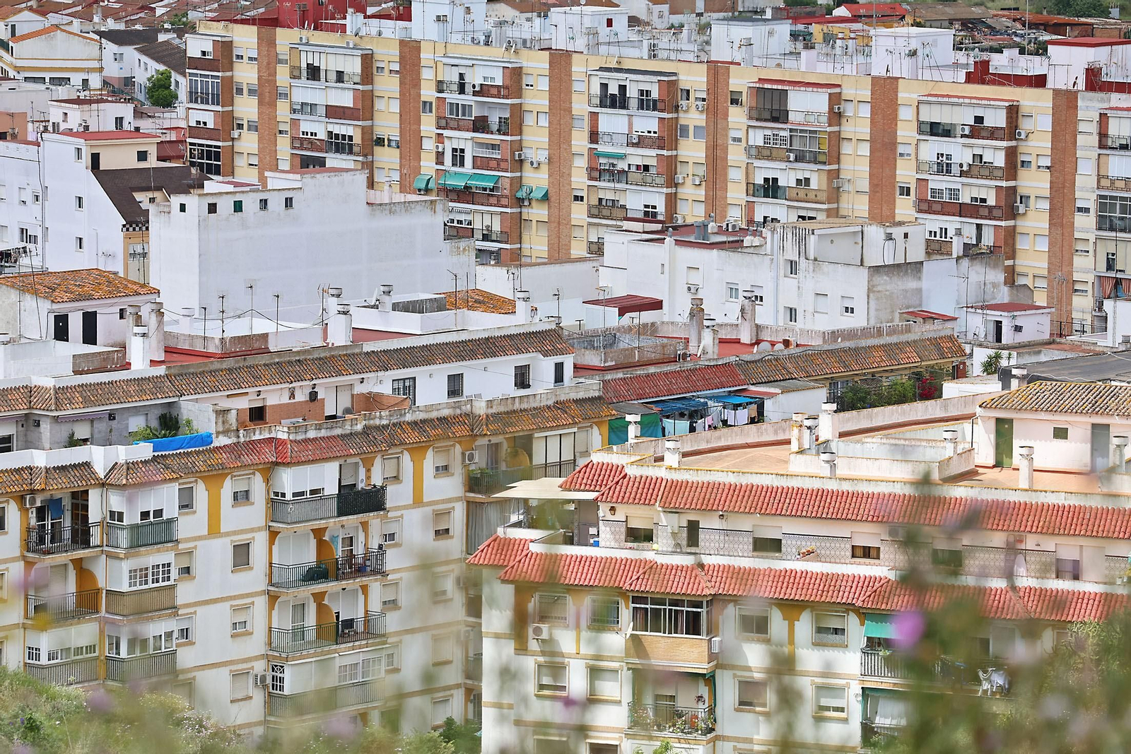 Bloques de viviendas en la capital onubense.