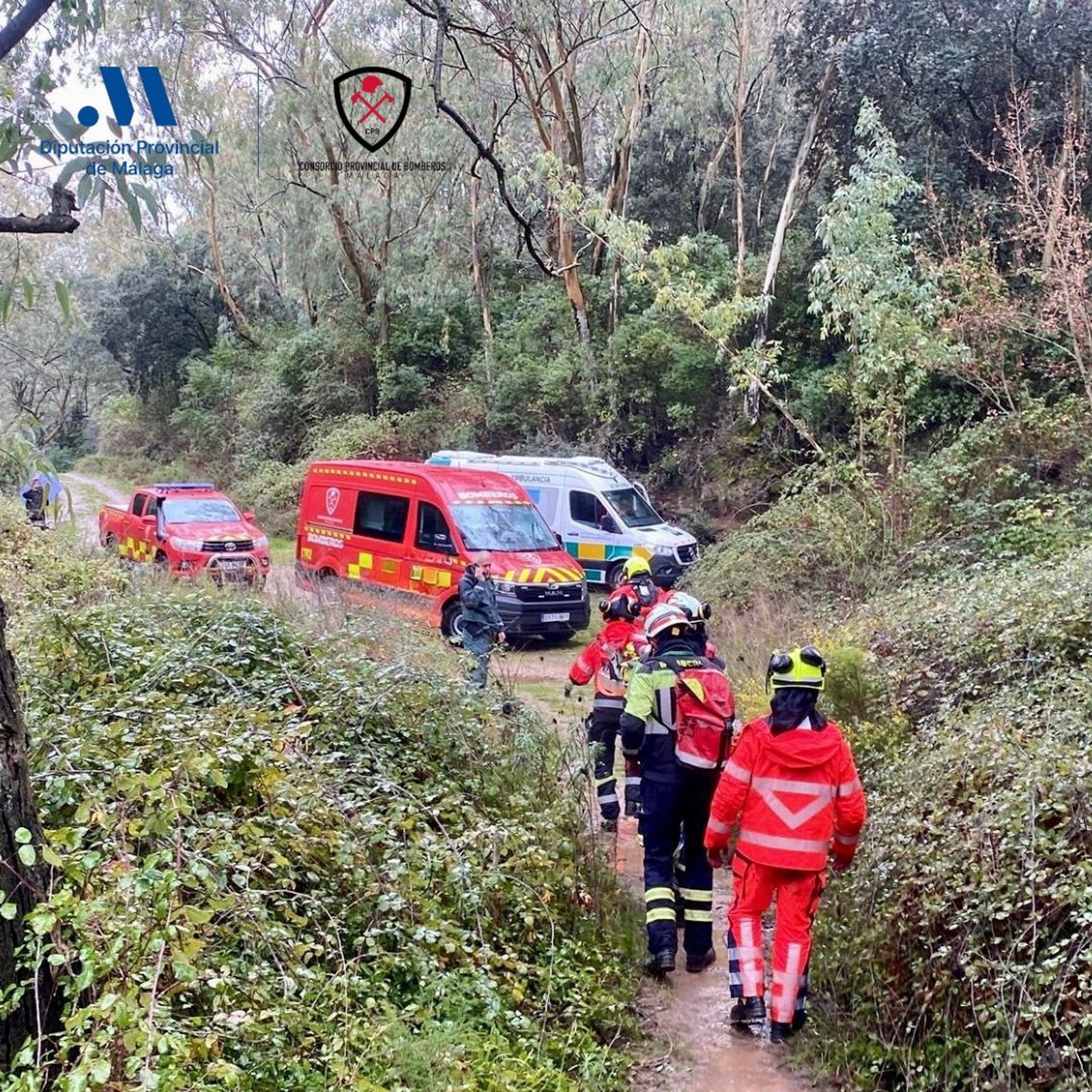 Bomberos rescatan a una senderista accidentada en Ronda.