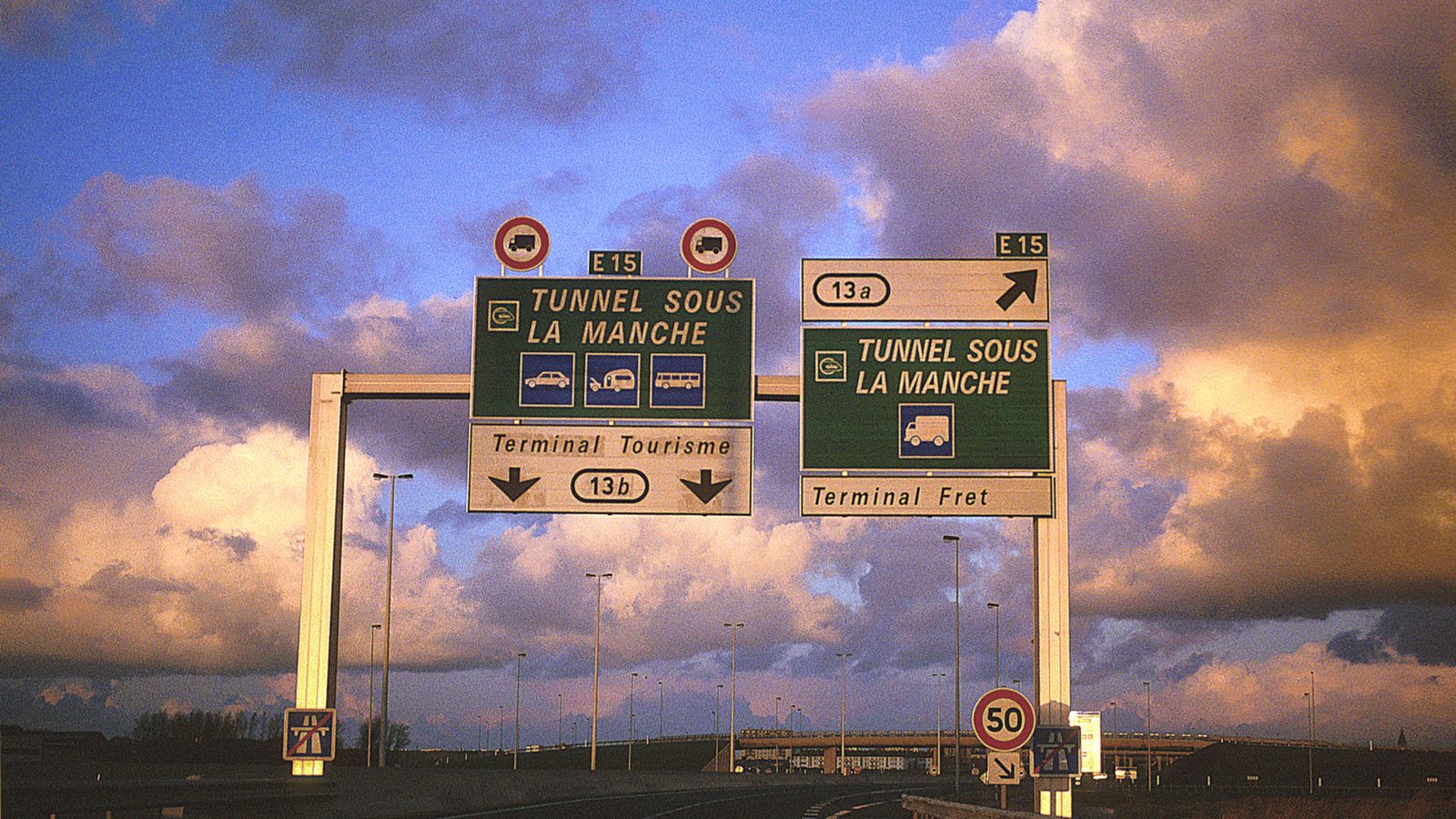 Señal de inicio del túnel.
