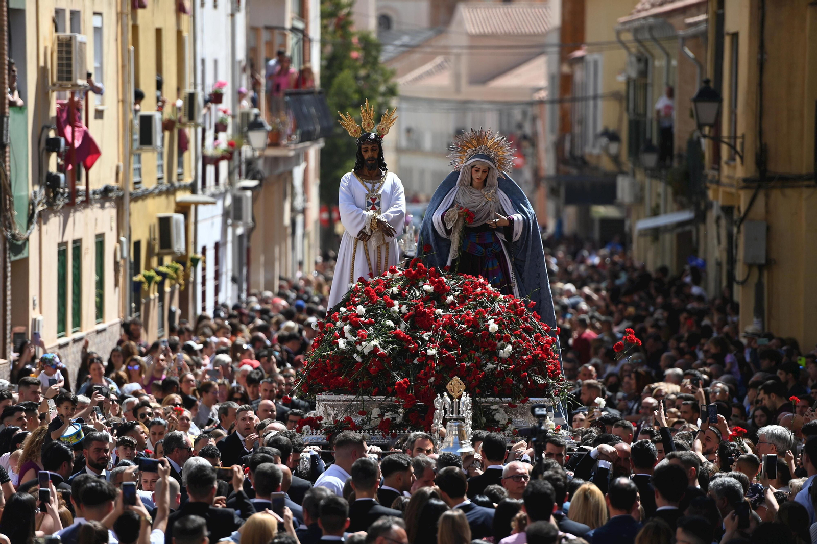 La misa del alba y el traslado del Cautivo, en fotos