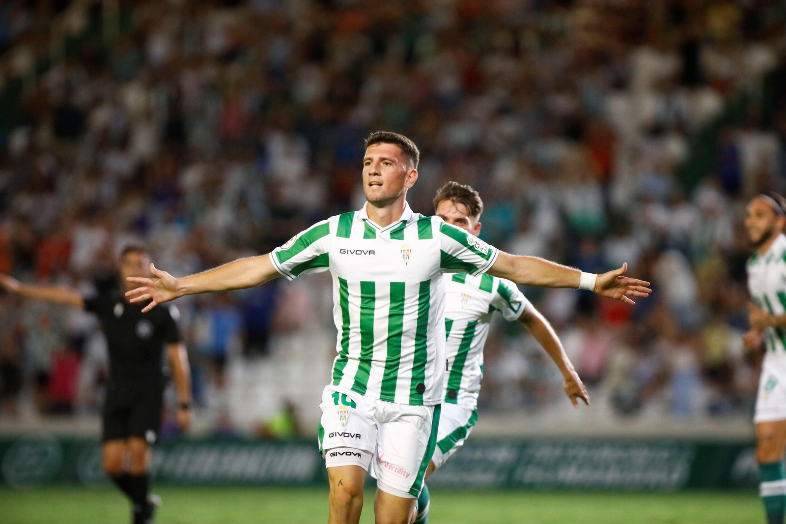 Toril celebra su gol al Recreativo Granada junto a Rodríguez Recio. Toril celebra su gol al Recreativo Granada junto a Rodríguez Recio.