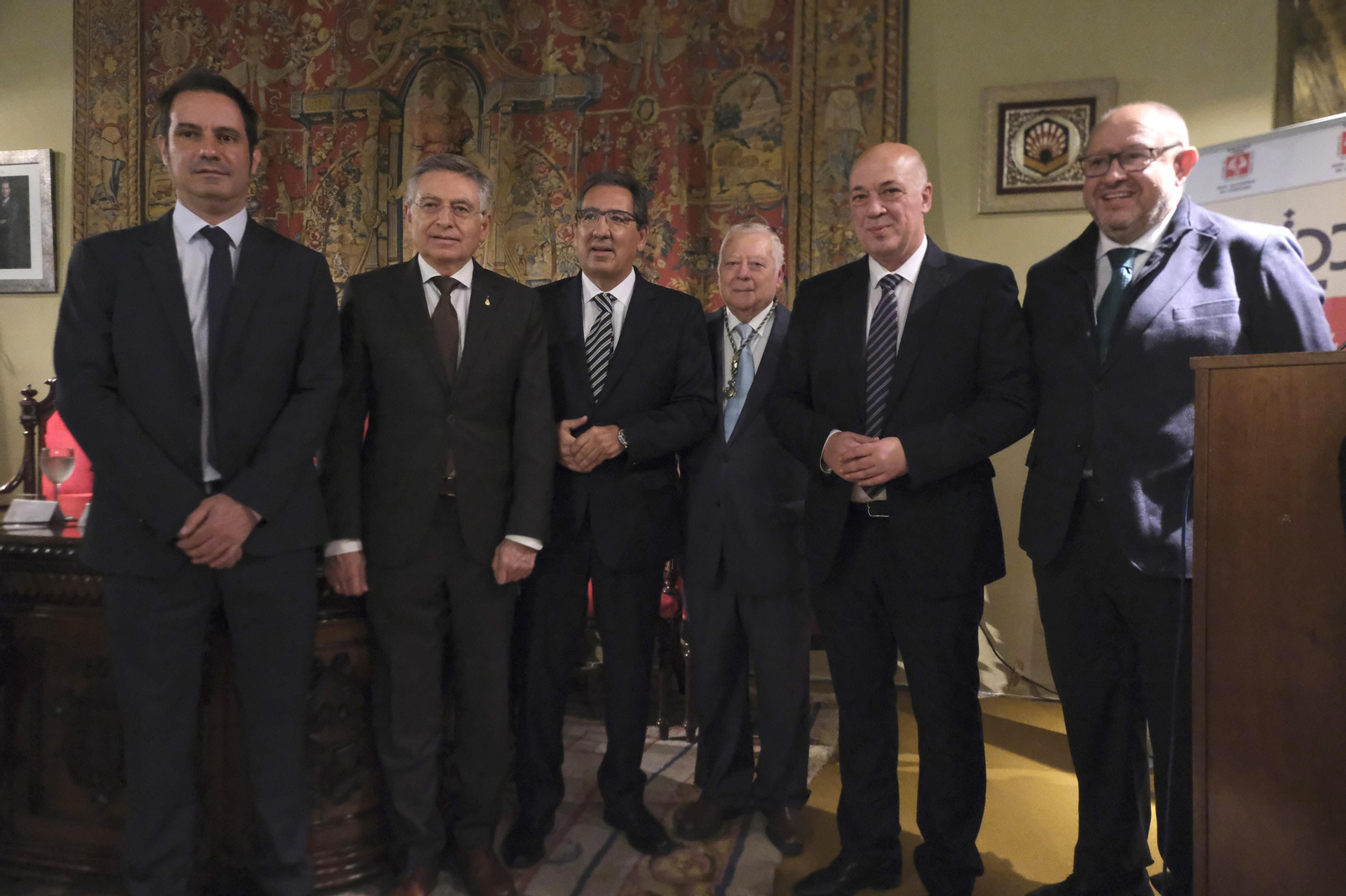 El ingreso del presidente de la Fundación Cajasol, Antonio Pulido, en la Real Academia de Córdoba, en imágenes