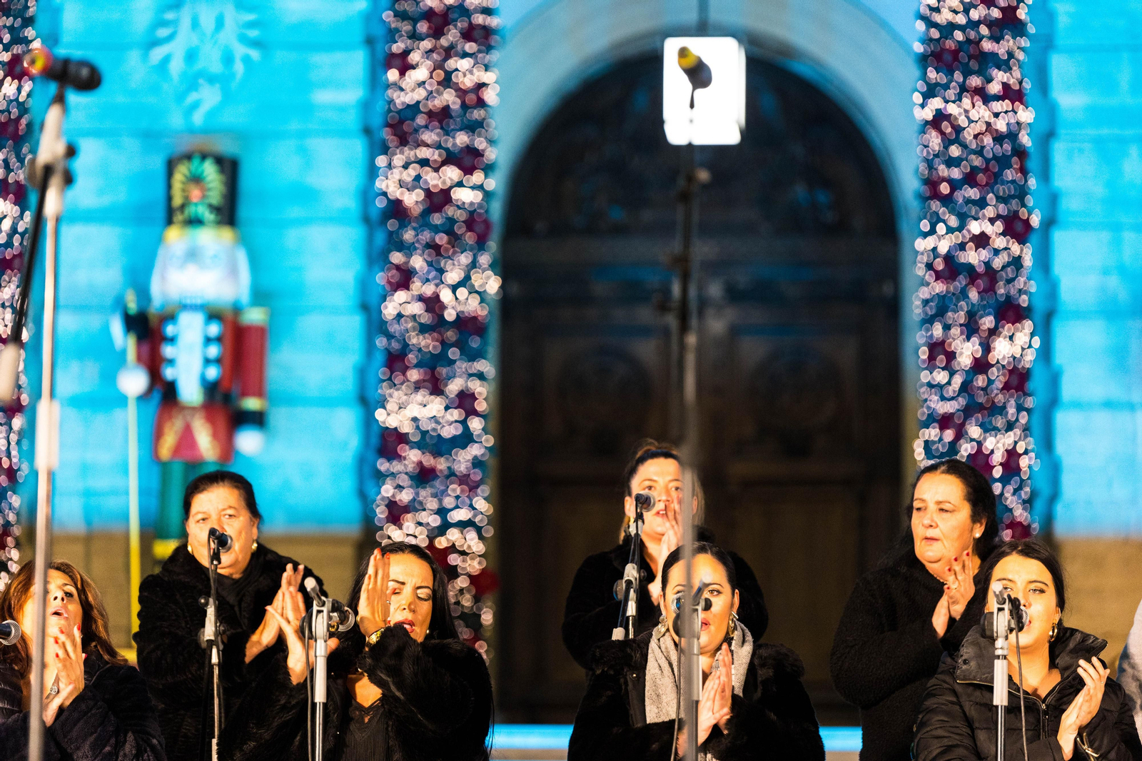 Doble sesión de zambombas navideñas en la plaza del Rey de San Fernando