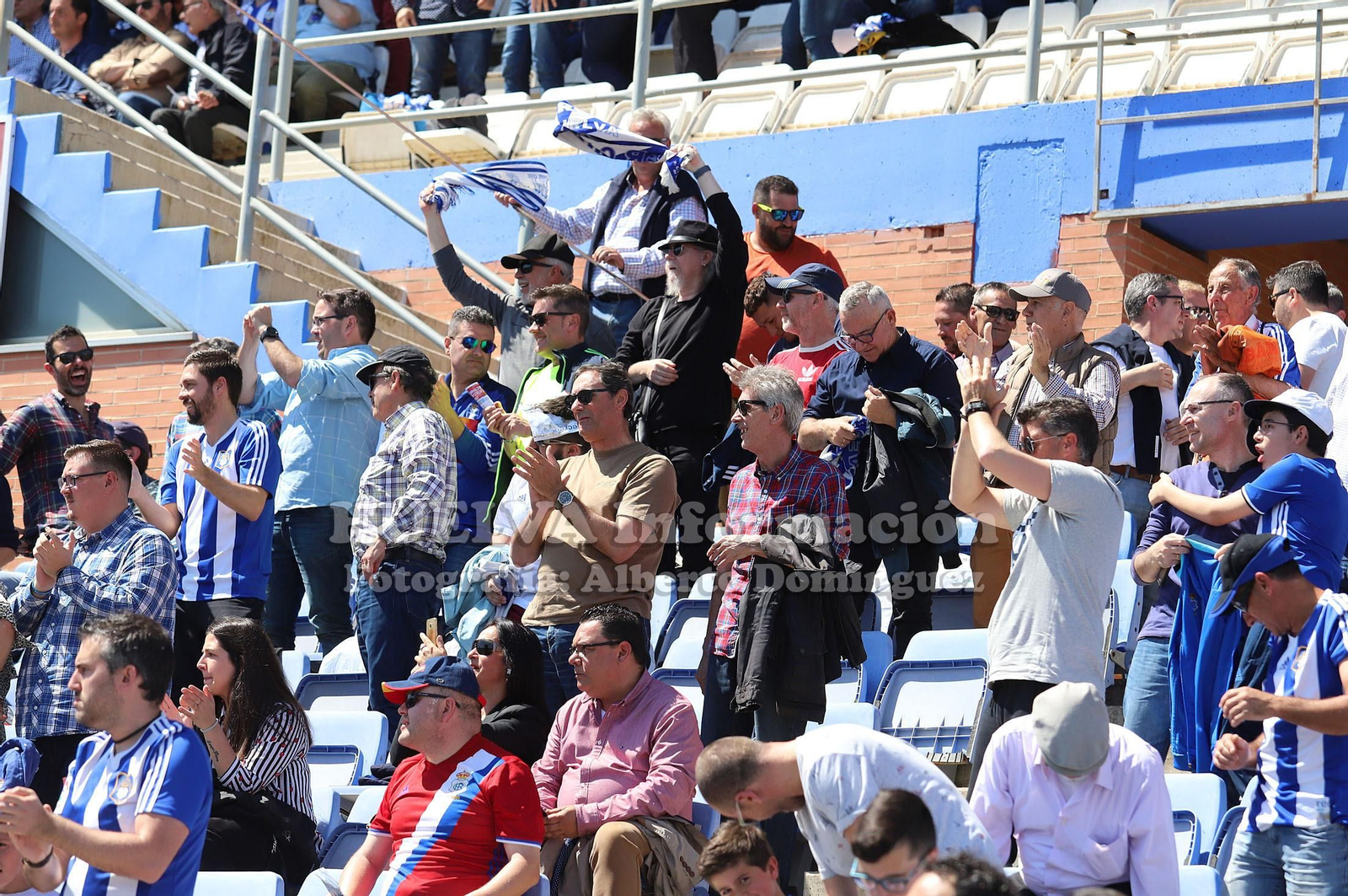 Imágenes del mejor ambiente del Recreativo de Huelva - Talavera