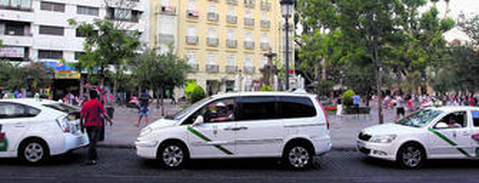 Hay taxistas que han abandonado la licencia por no poder mantenerla.