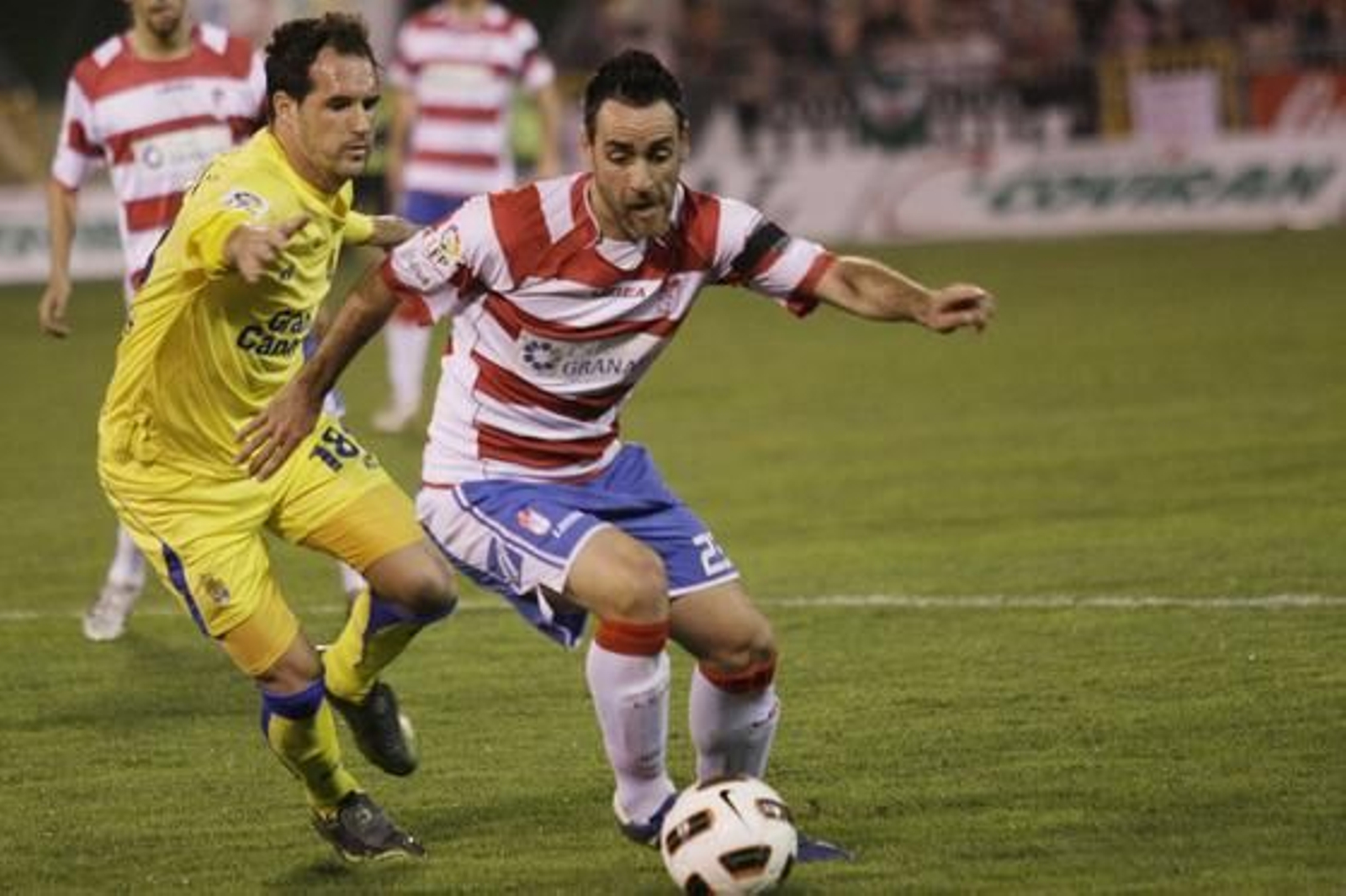 El Granada gana en casa a Las Palmas pese a jugar con diez toda la segunda parte. / Miguel Rodríguez