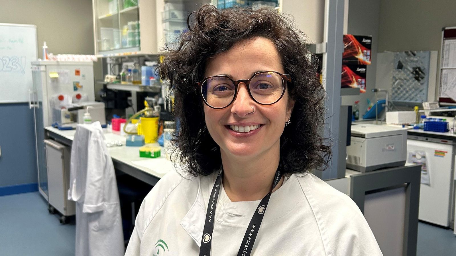 La investigadora Débora Falcón, biotecnóloga en el IBIS.