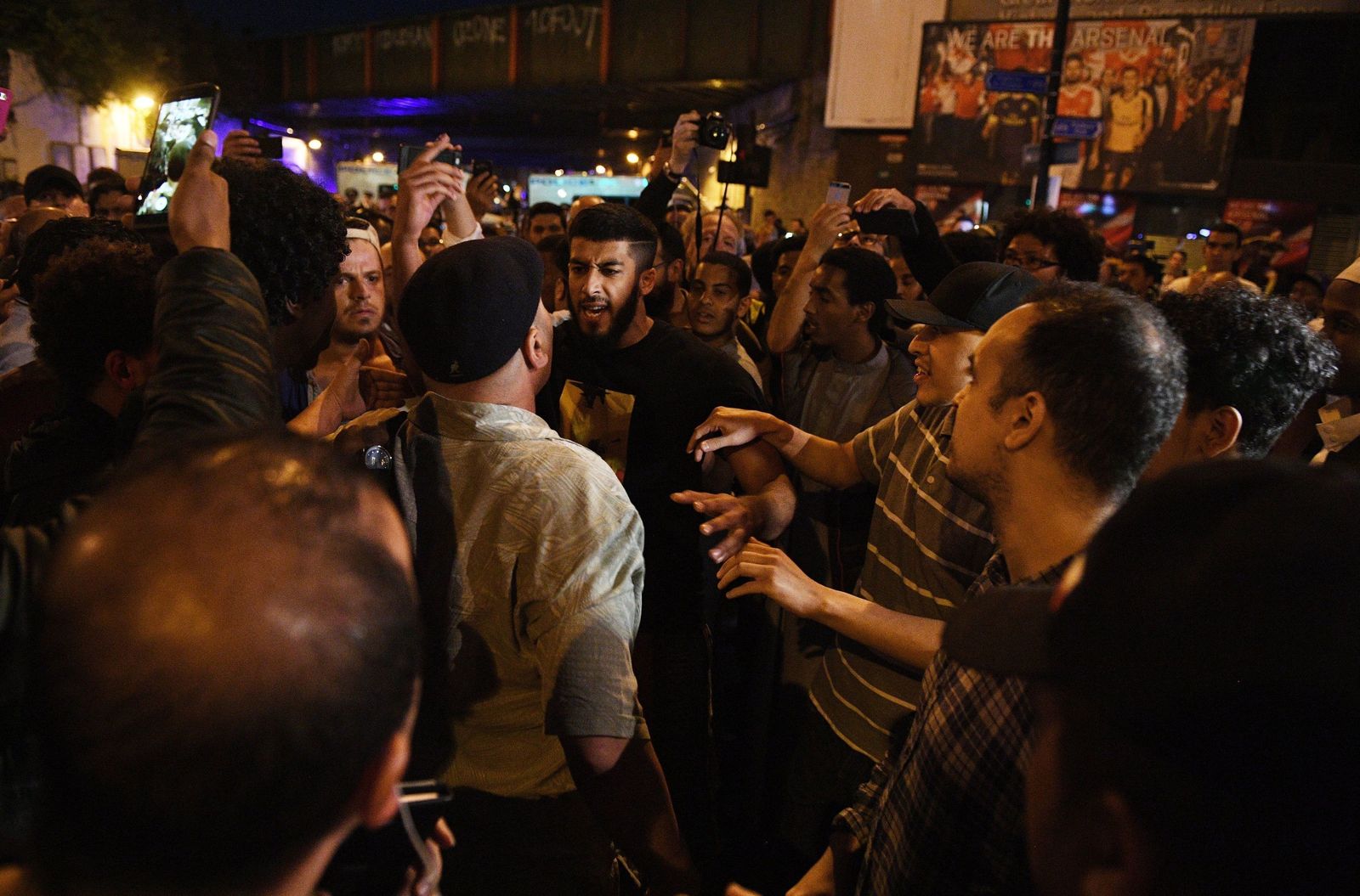 El atropello junto a la mezquita en el barrio londinense de Finsbury Park, en imágenes
