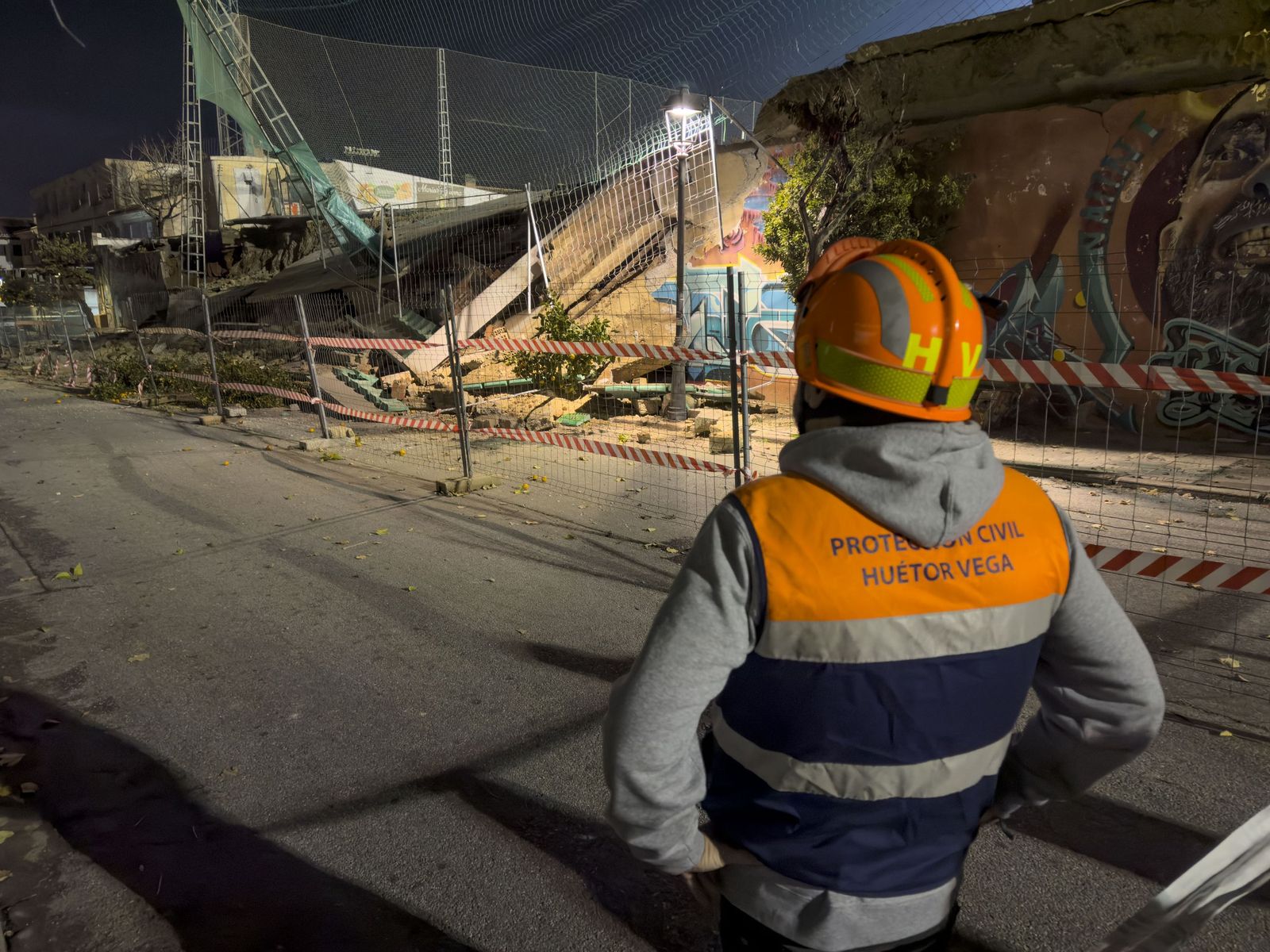 Derrumbe del muro de contención del campo de fútbol de Huétor Vega