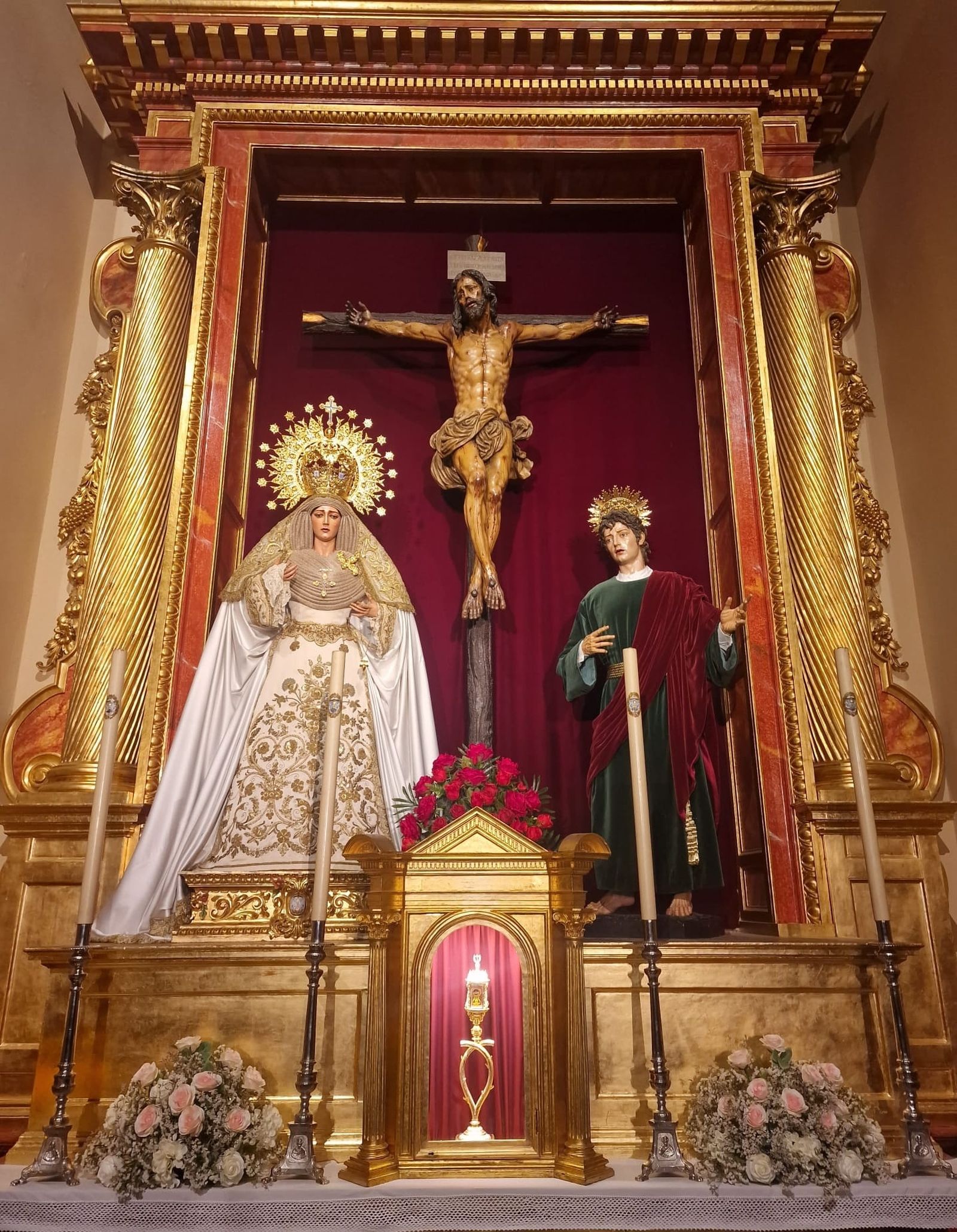 Imagen actual del altar de los titulares, en plena normalidad