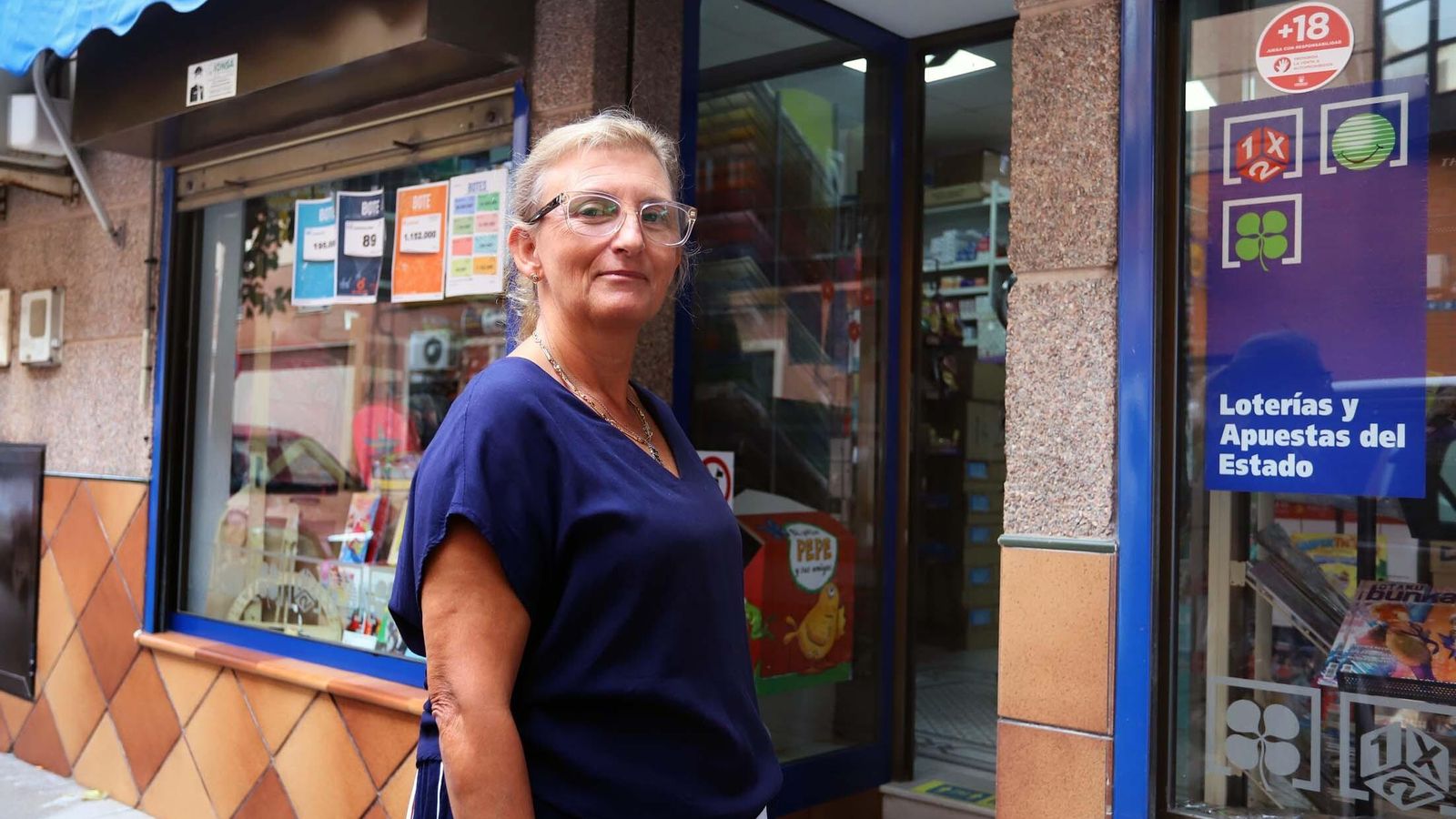 Rosario regenta desde hace más de tres décadas la Papelería Soriano. Rosario regenta desde hace más de tres décadas la Papelería Soriano.