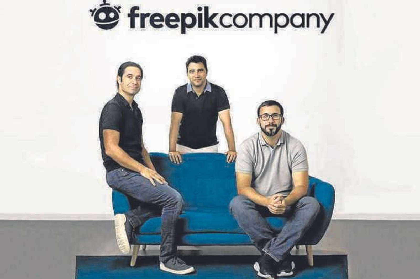 Joaquín Cuenca, en el centro, acompañado por Pablo Blanes y Alejandro Sánchez.