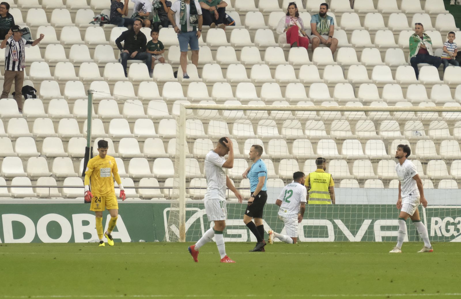 Las mejores fotos del ambiente en El Arcángel en el Córdoba CF - Badajoz