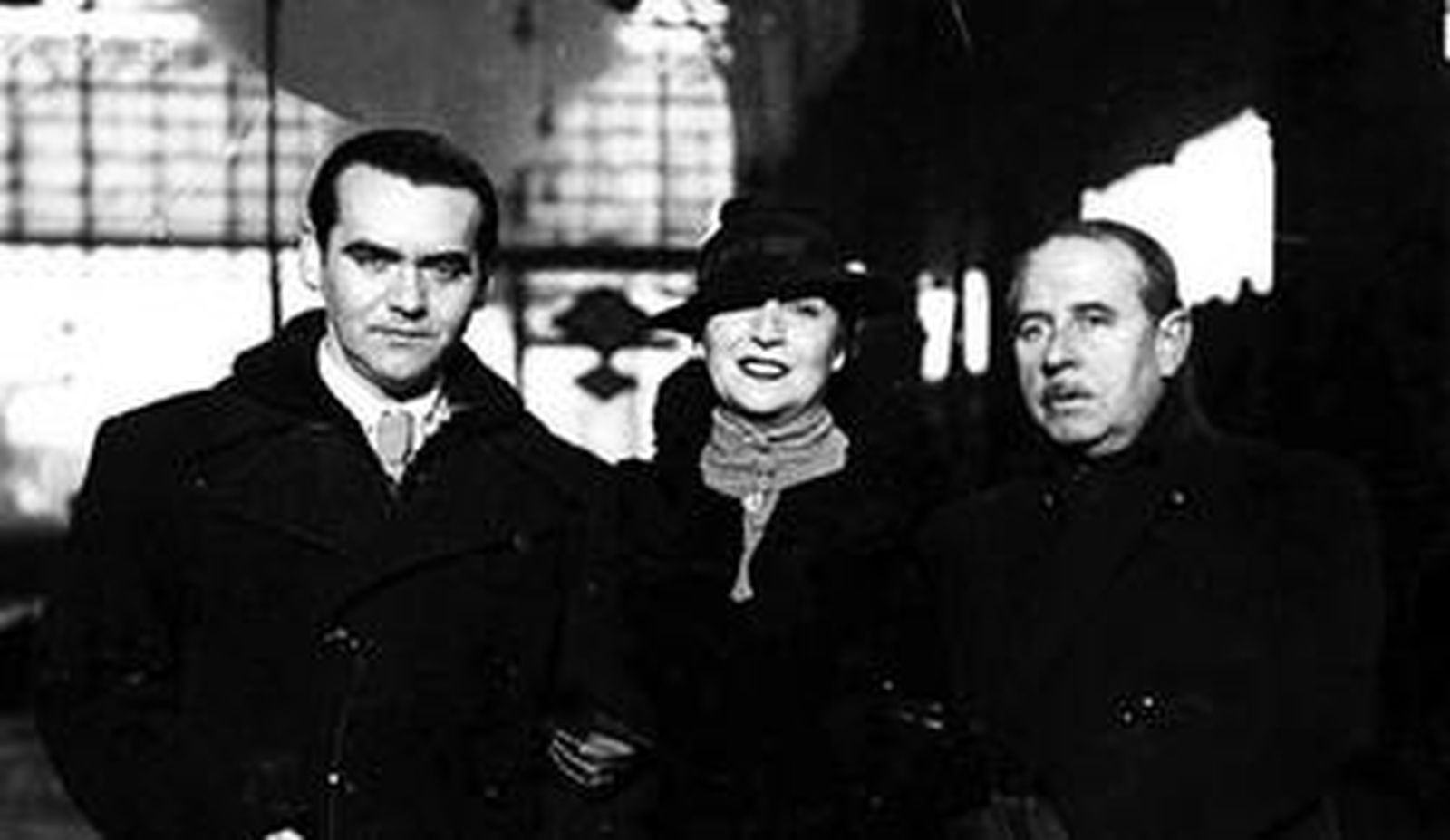 Federico García Lorca y Lola Membrives, actriz que representó 'Bodas de sangre' en Buenos Aires.