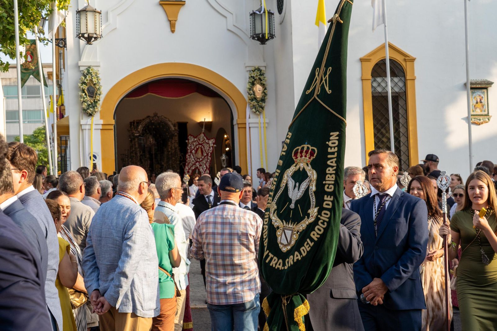 Imágenes del Rosario Jubilar rociero celebrado por las 25 hermandades filiales de la Matriz de Almonte en La Merced