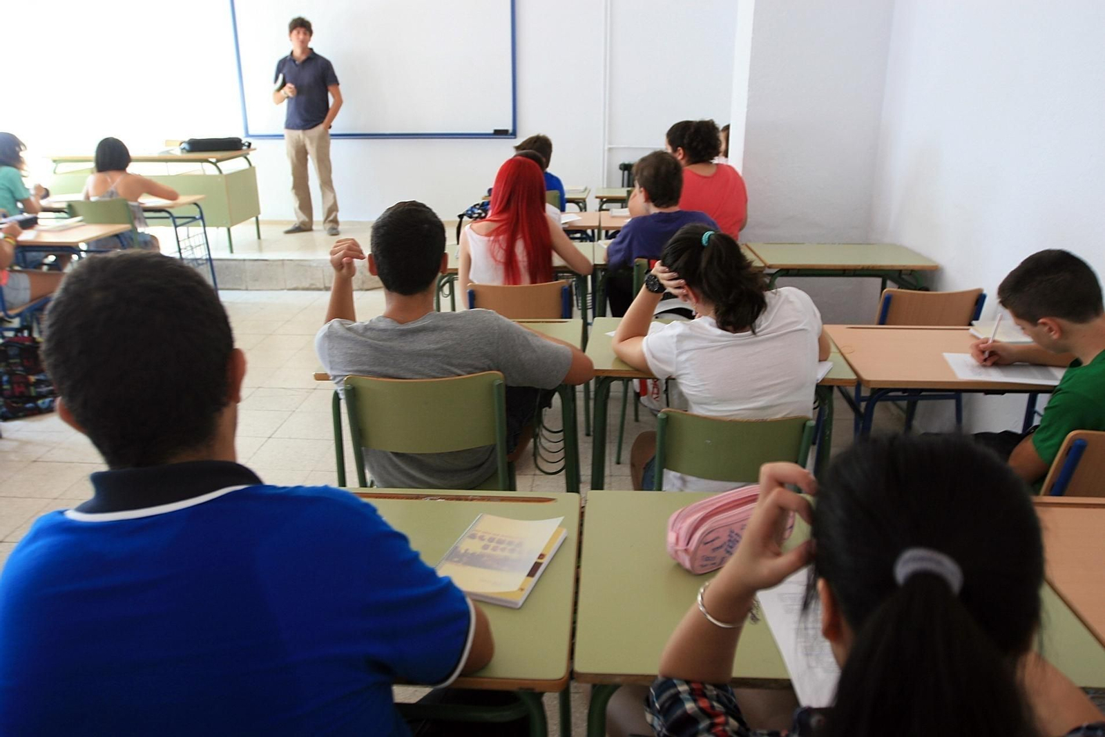 Un profesor imparte clase en un instituto de Secundaria en la capital cordobesa.