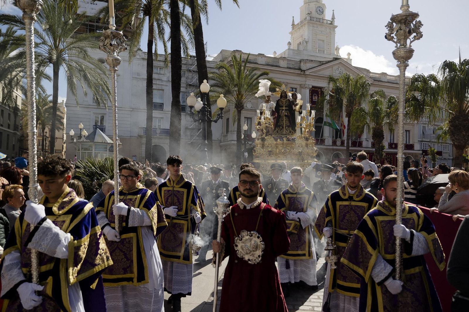 Imágenes de la salida de Sentencia en la Semana Santa de Cádiz 2025