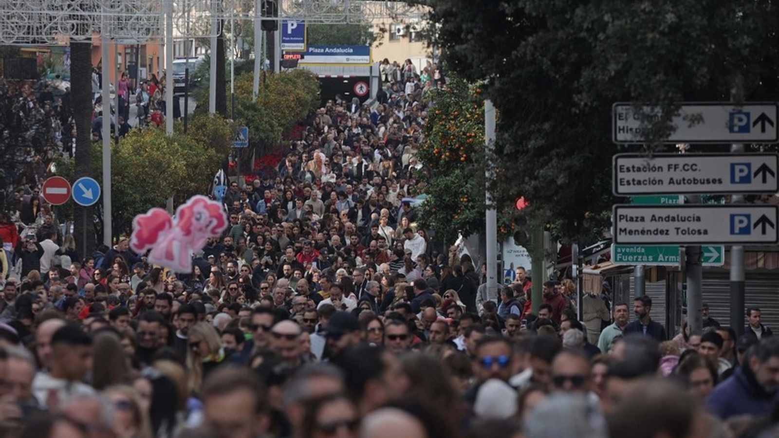 Multitud de algecireños en el último Arrastre de latas.