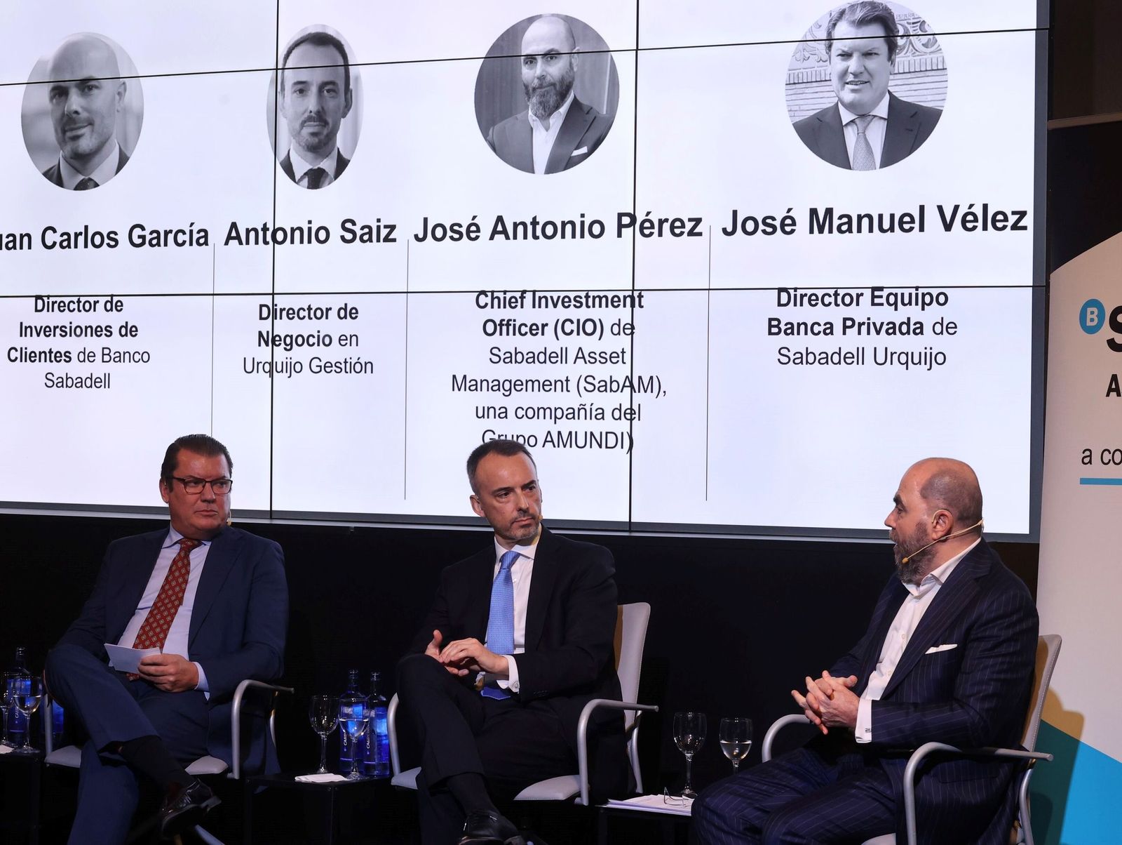 El debate reunió a tres expertos de Banco Sabadell y sus gestoras: Juan Carlos García, Antonio Saiz, y J.A. Pérez Roger