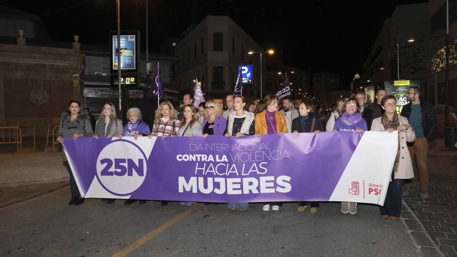 Fotografías de la manifestación del 25-N por la violencia de género, en Almería