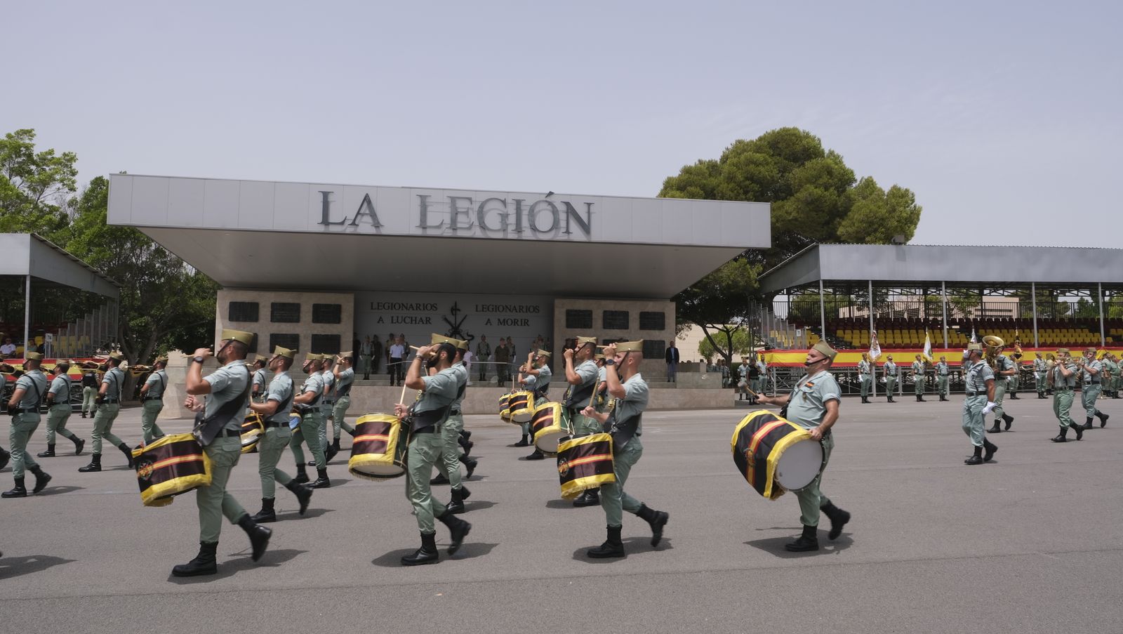 Visita de la Ministra de Defensa Margarita Robles a La Legión Española, en Viator