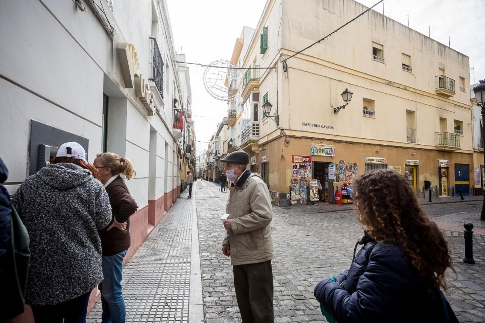 Los cajeros eran punto de encuentro hoy de muchos gaditanos