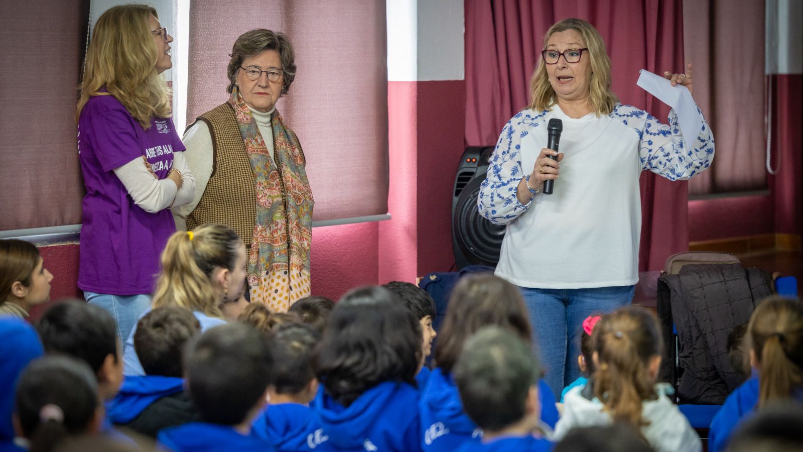 Margarita de la Mata se dirige al alumnado del CEIP Profesor Juan Carlos Aragón.