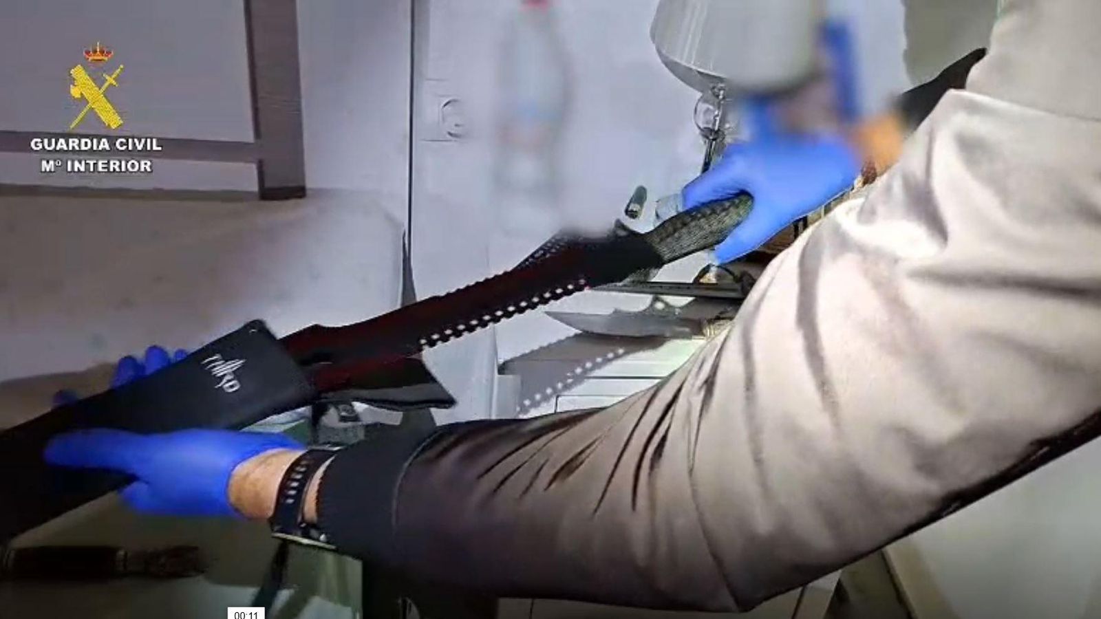 Una de las armas intervenidas por la Guardia Civil.