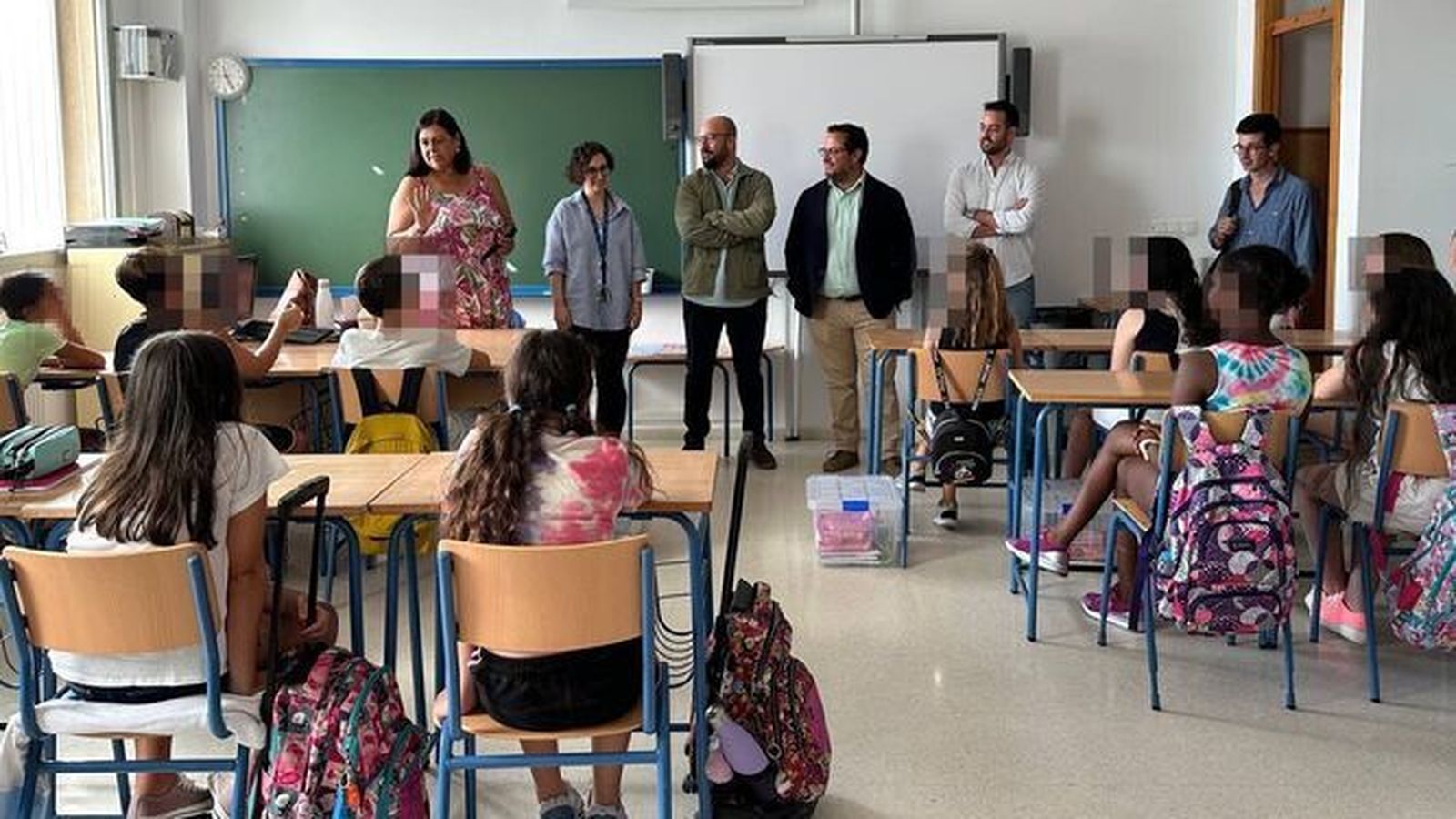 El alcalde y el concejal de Educación, durante la visita al CEIP La Florida.