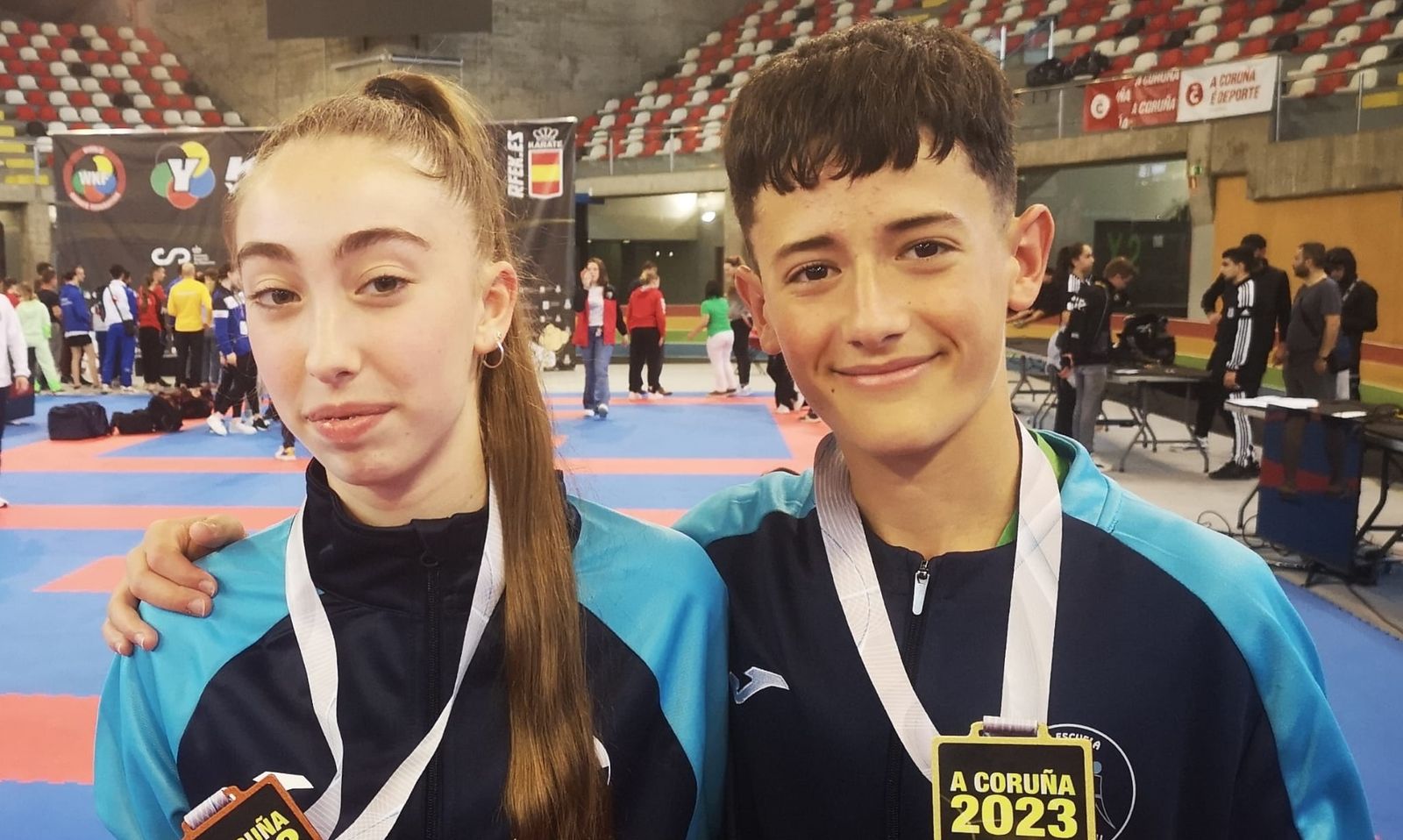 Zaira Blanes y Víctor Carrillo posan tras el campeonato