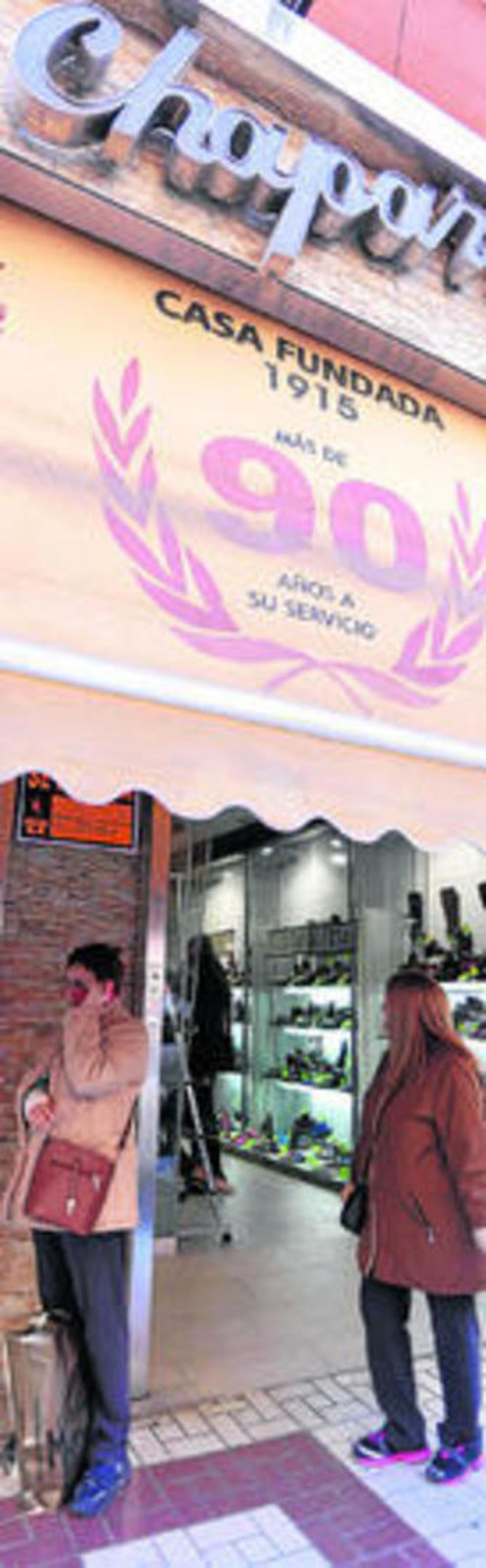 Un siglo de zapatos en venta