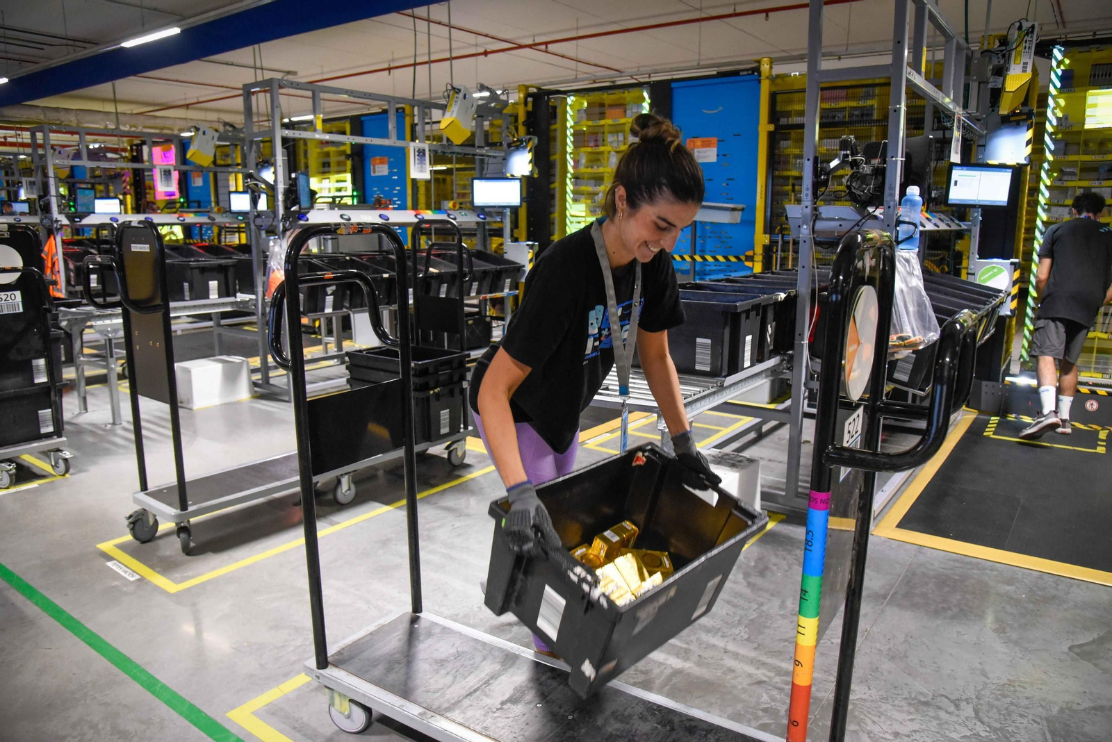 Quinto aniversario del centro de Amazon en Dos Hermanas
