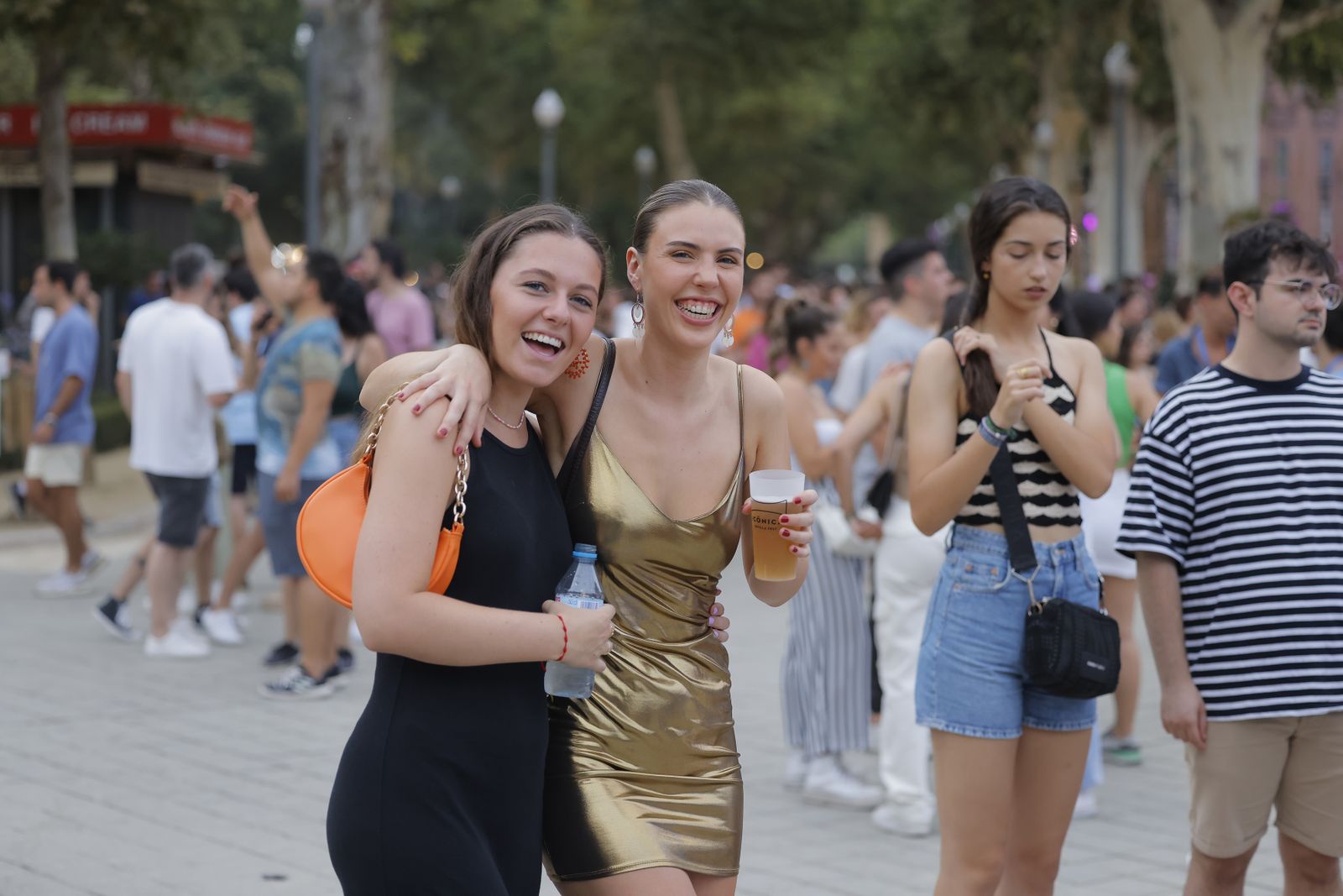 Búscate en las fotos del concierto de Bizarrap