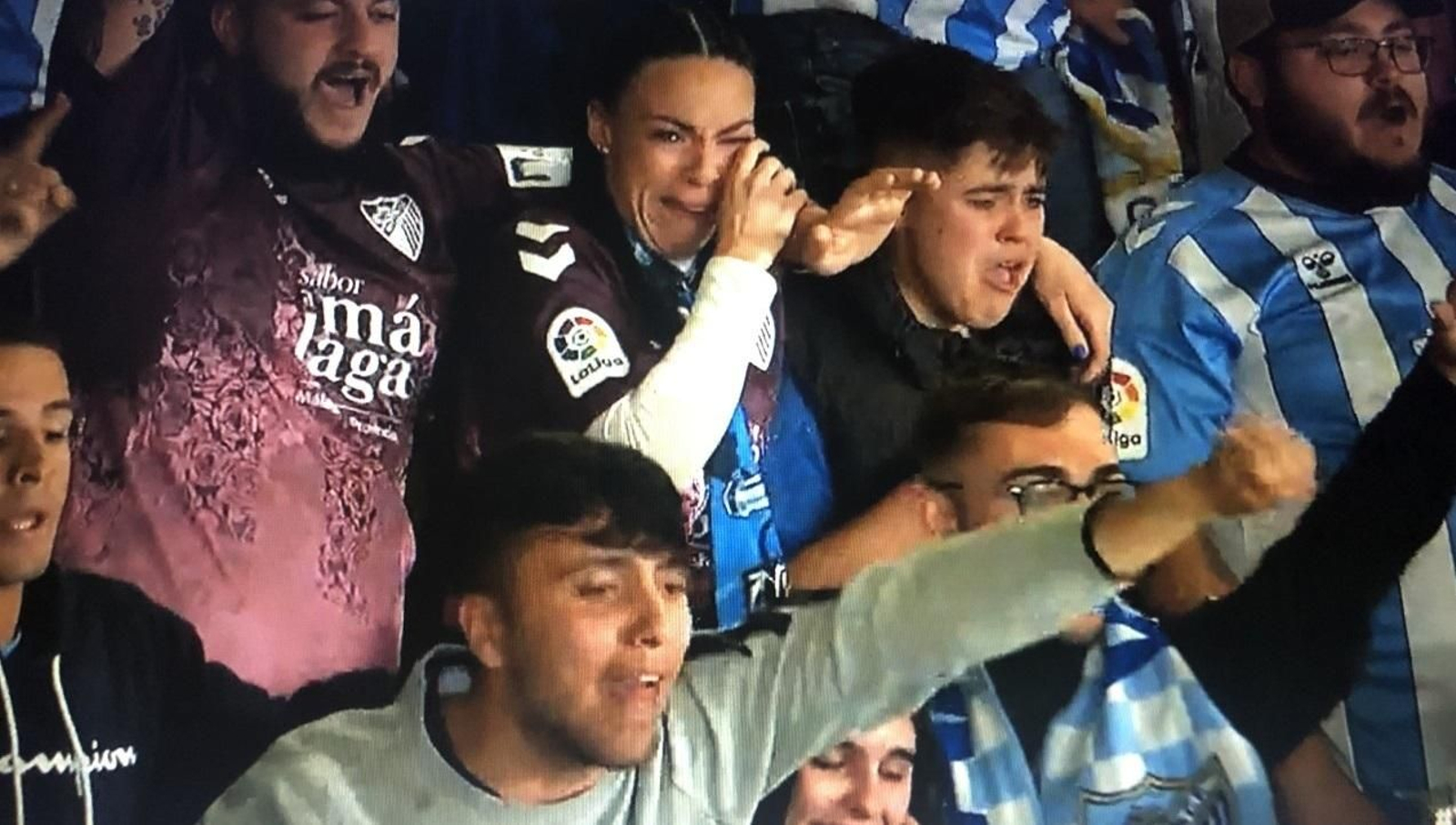 Seguidores malaguistas emocionados tras el 0-1.